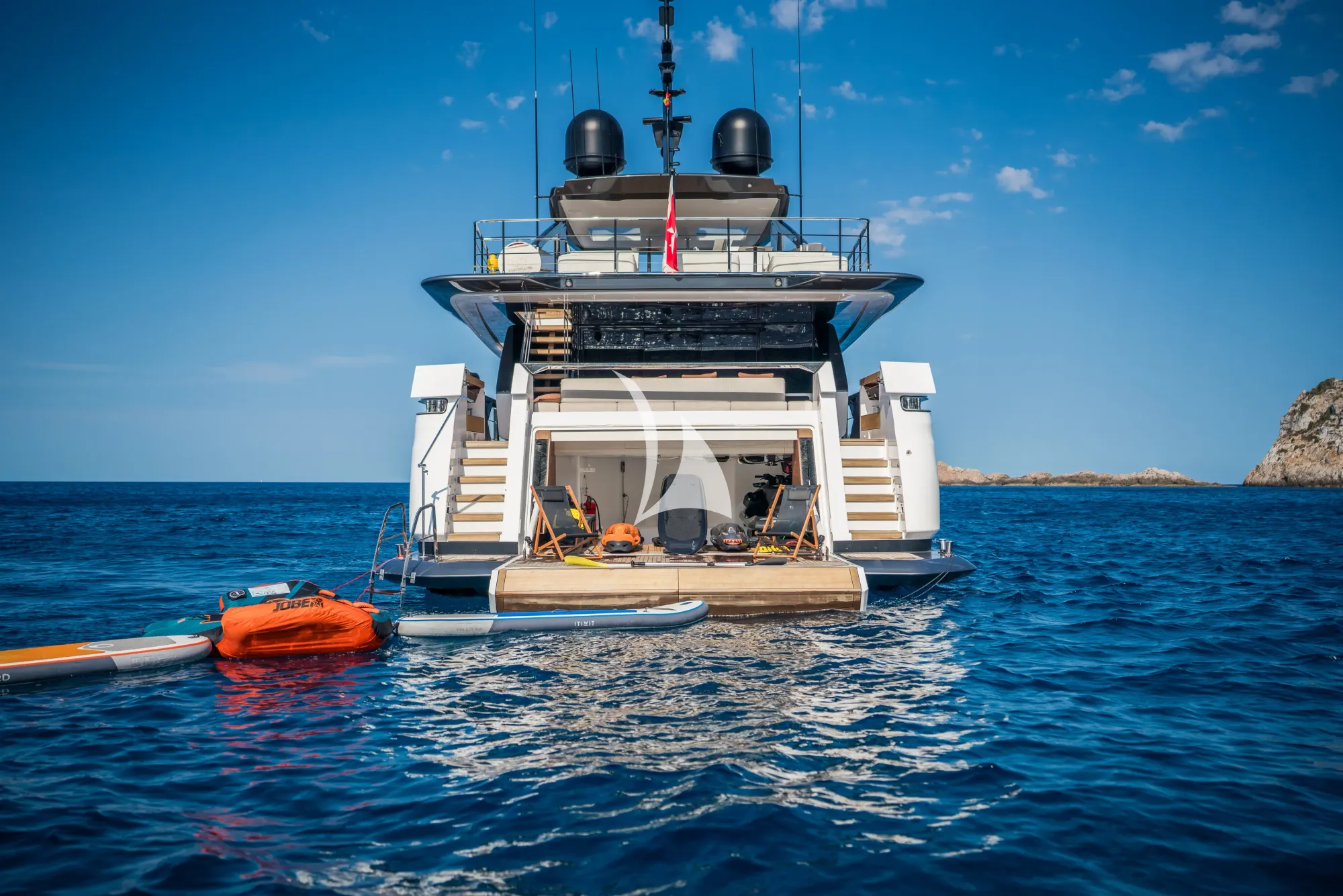 Crewed Motor Yacht ALVIUM photo 7