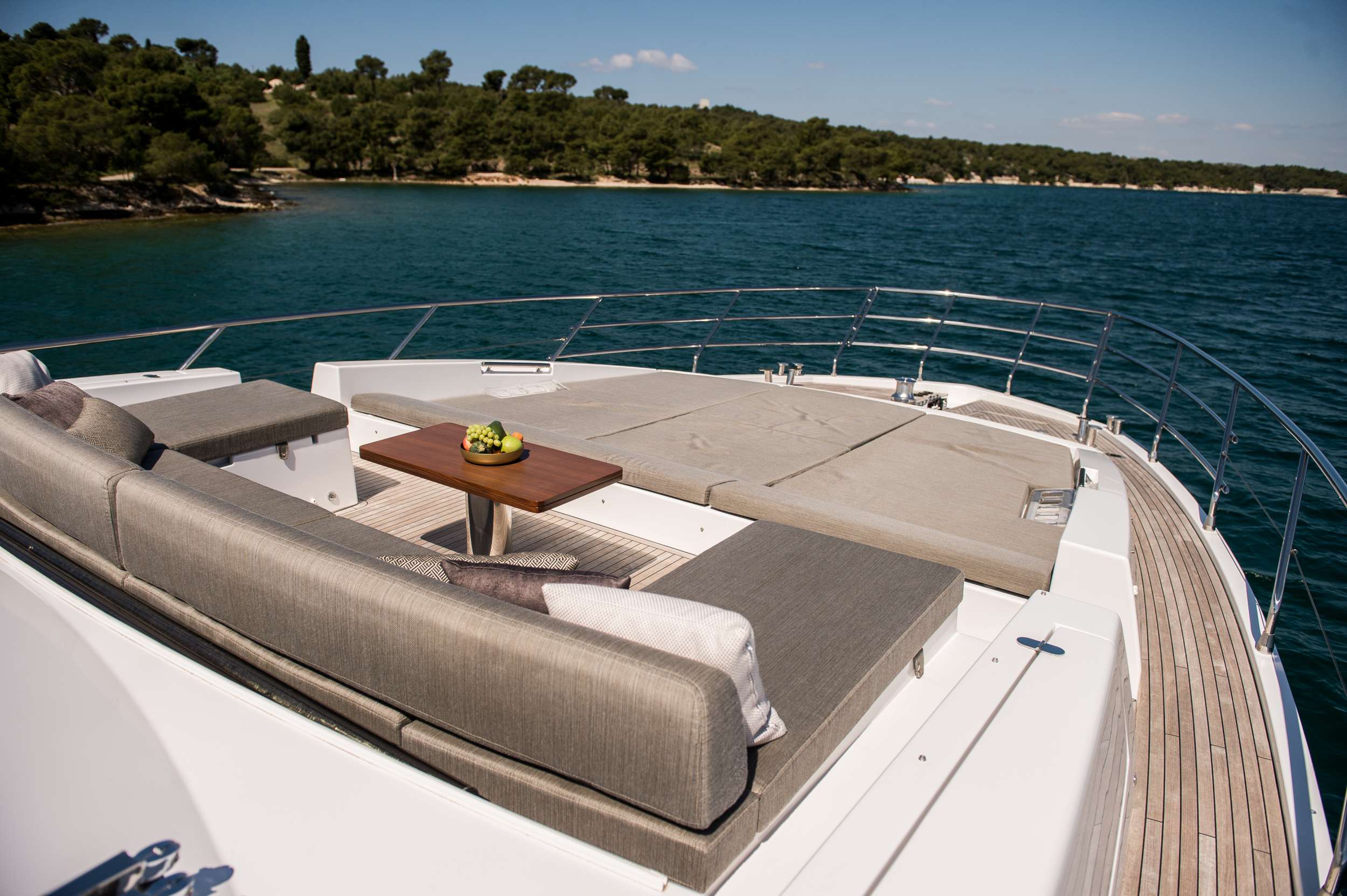 Luxury Crewed Motor Yacht ALYSS photo 6