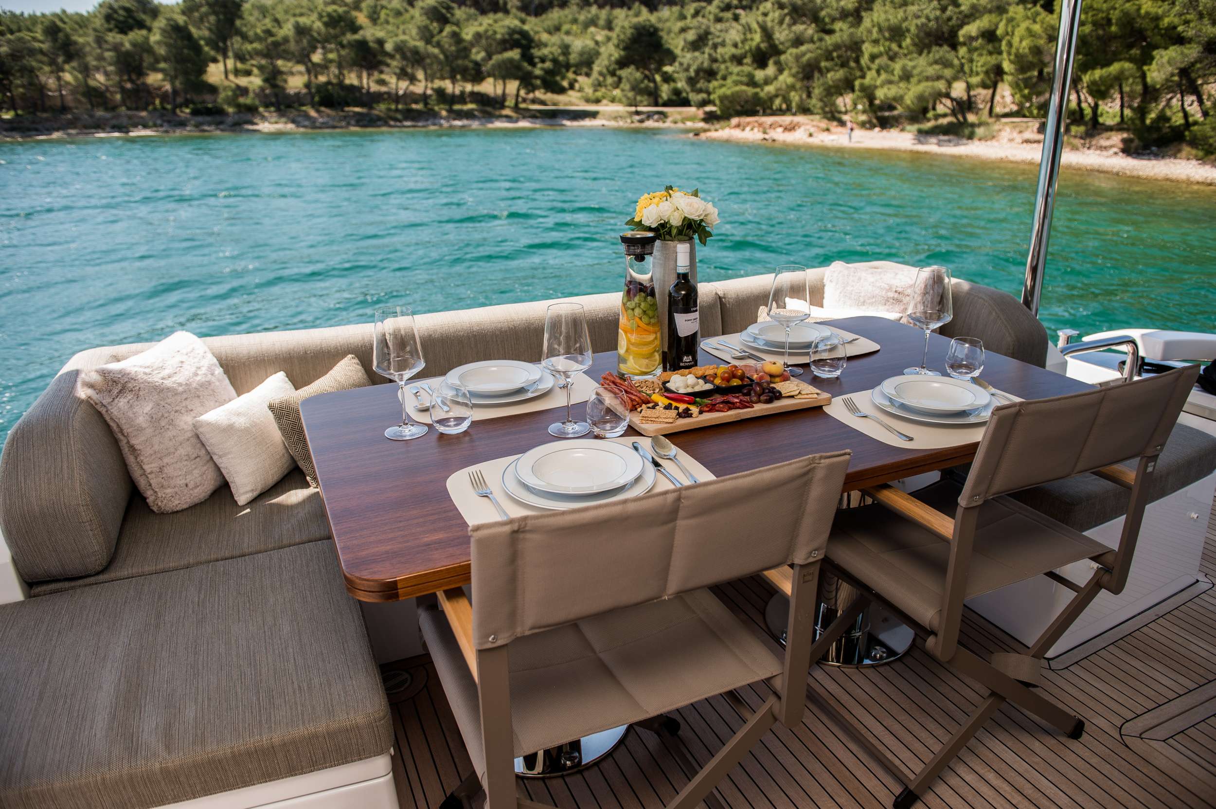 Luxury Crewed Motor Yacht ALYSS photo 7