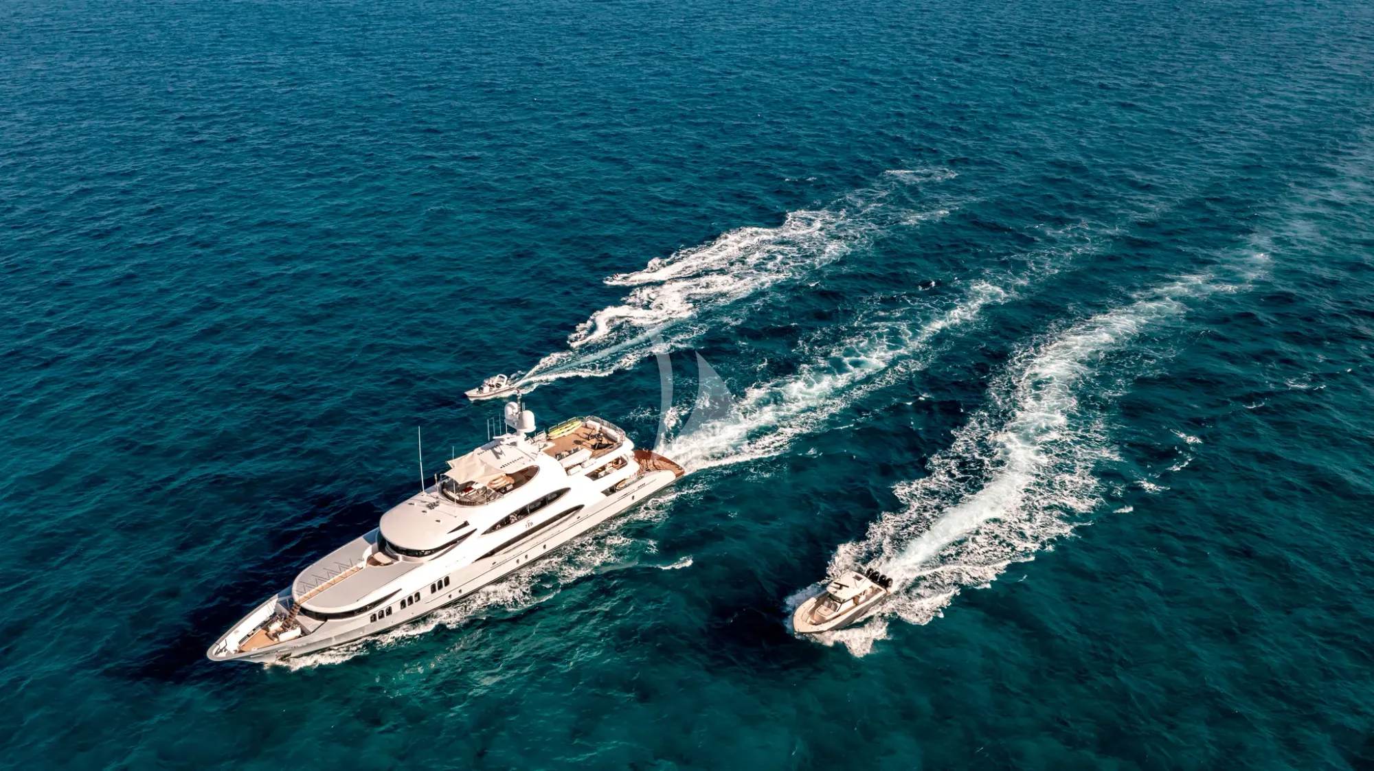 Luxury Crewed Motor Yacht TCB photo 3