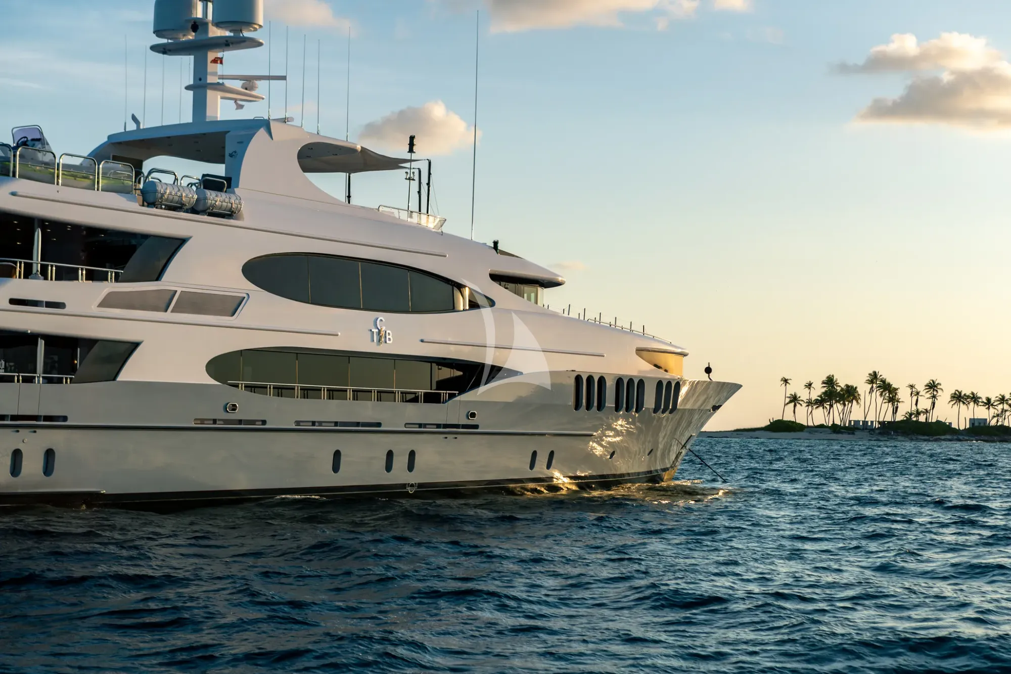 Luxury Crewed Motor Yacht TCB photo 6