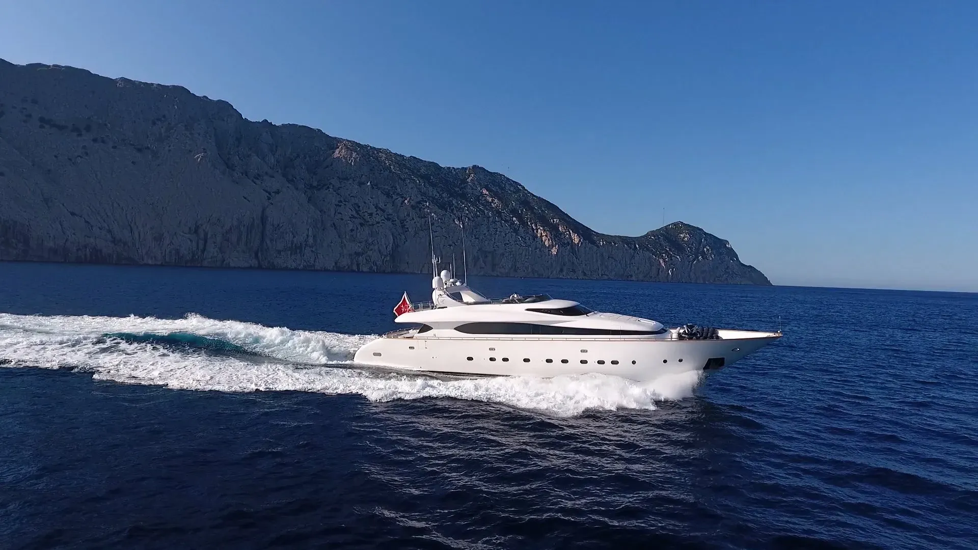 Luxury Crewed Motor Yacht AMAYA photo 4