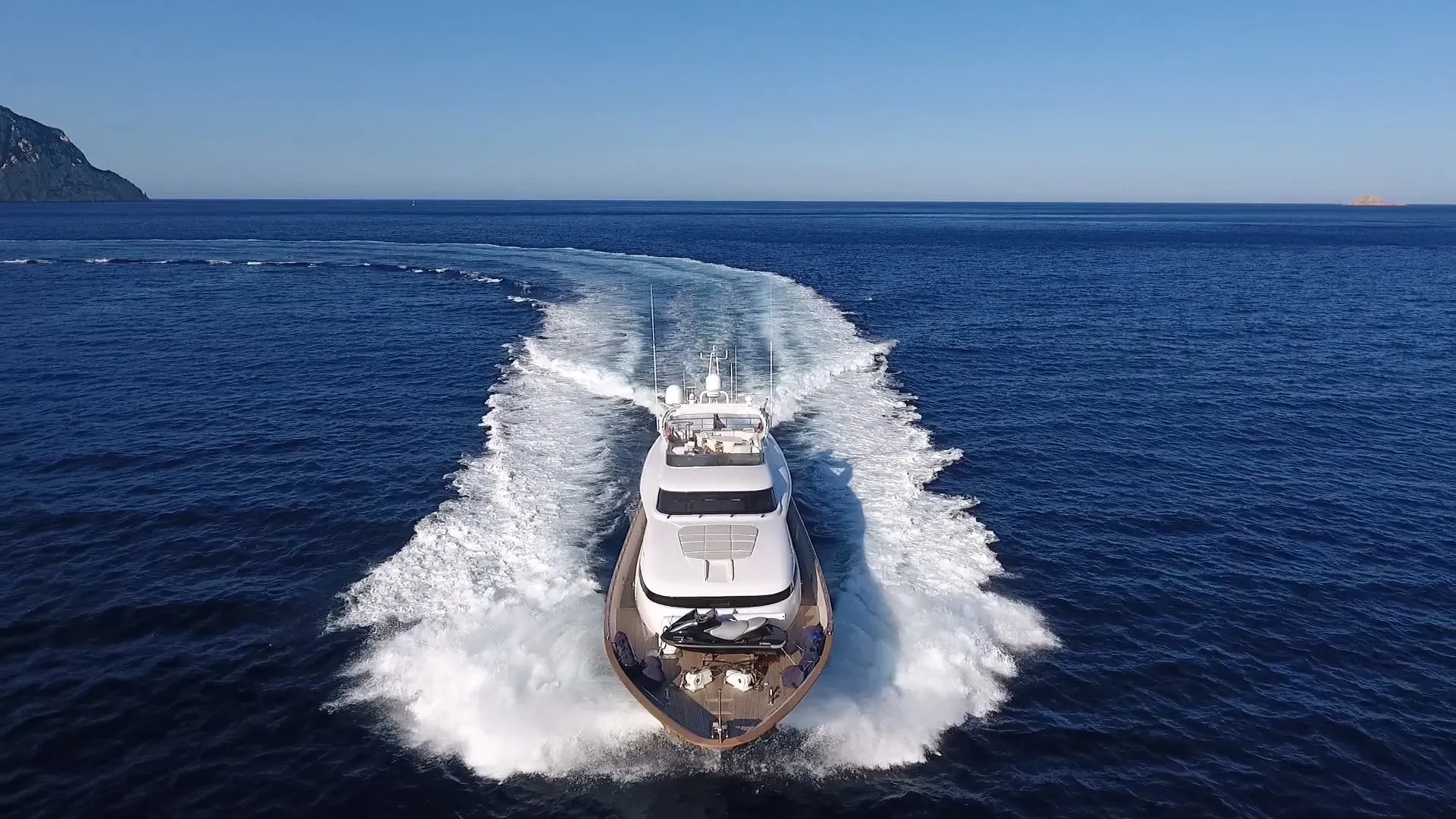 Luxury Crewed Motor Yacht AMAYA photo 5