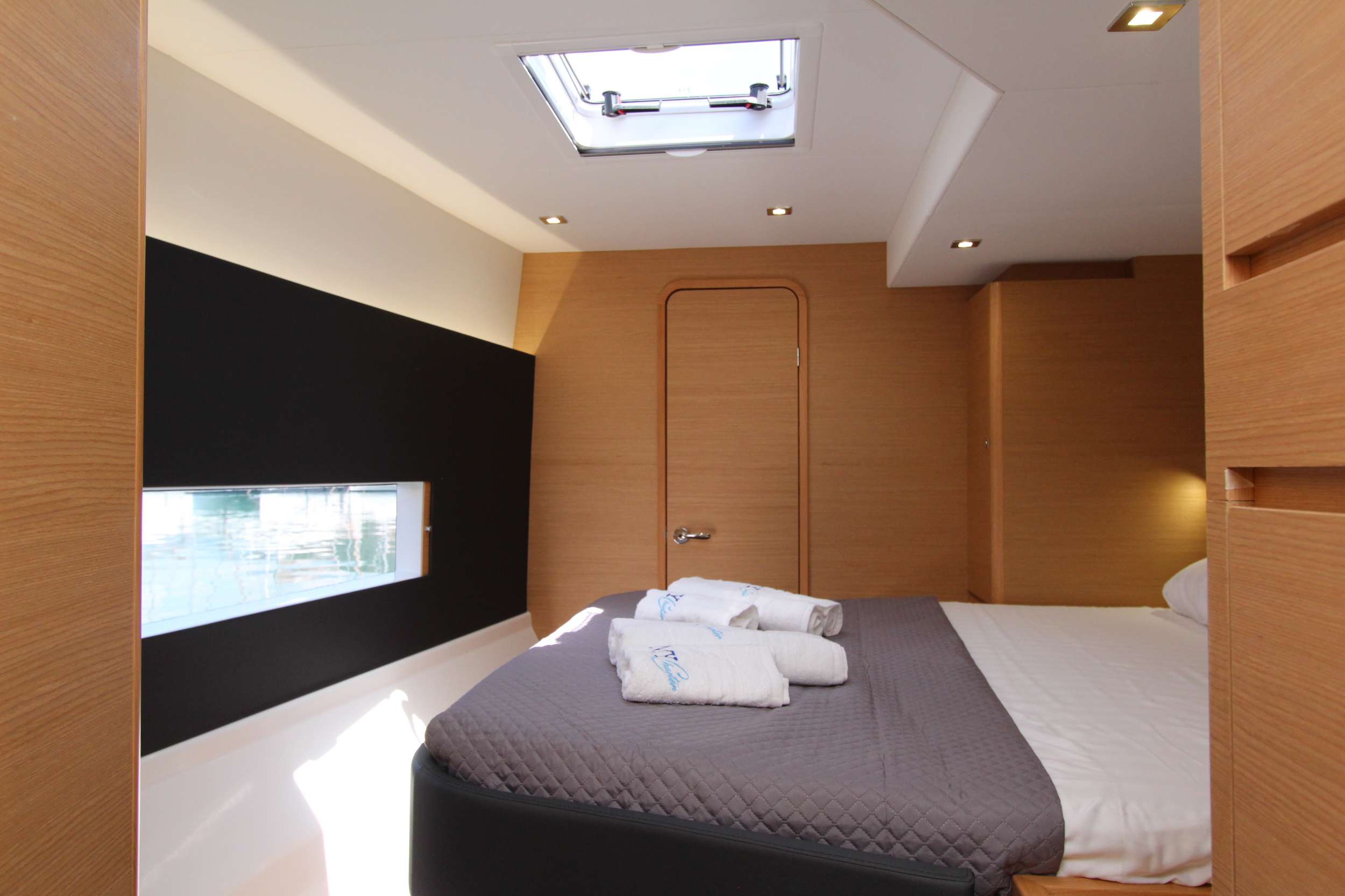 Bareboat Catamaran AMELIE photo 7