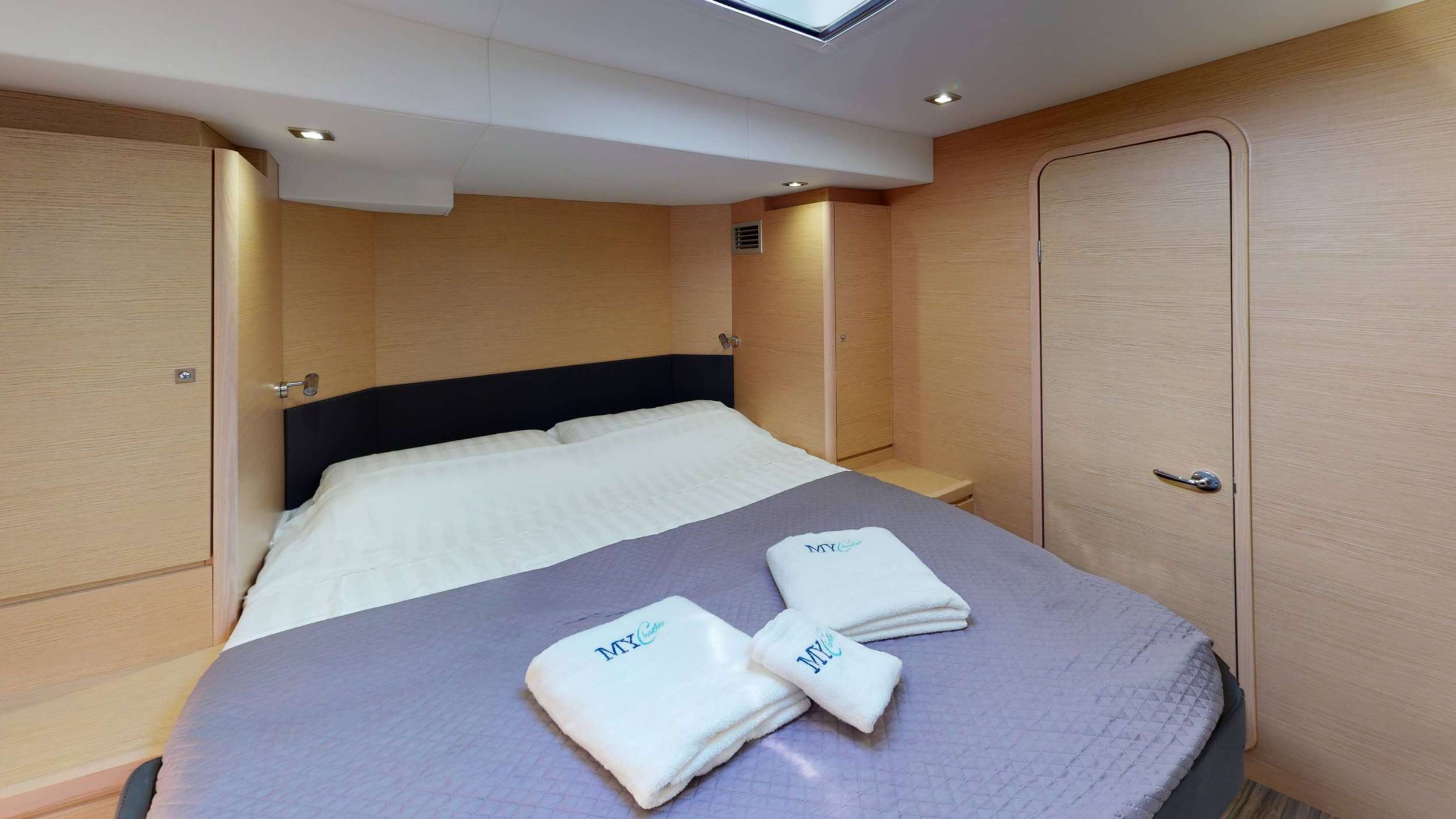 Bareboat Catamaran AMELIE photo 8