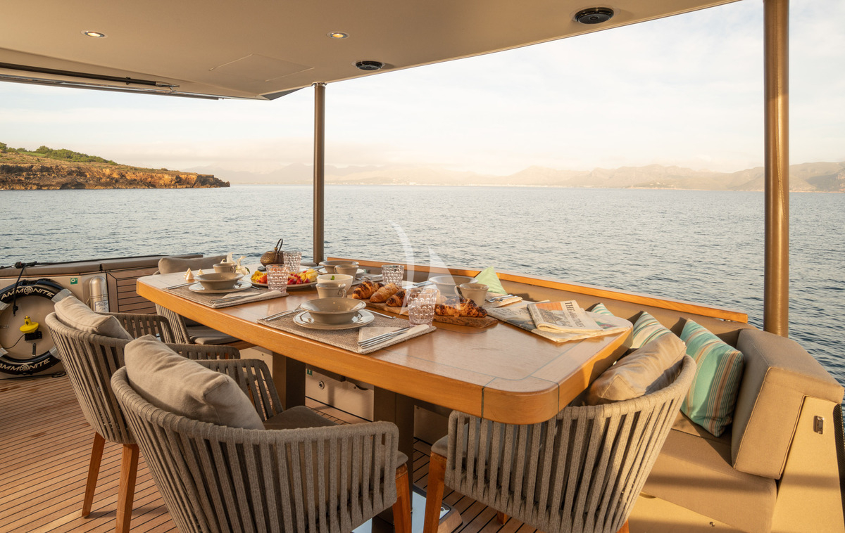 Luxury Crewed Motor Yacht AMMONITE photo 5