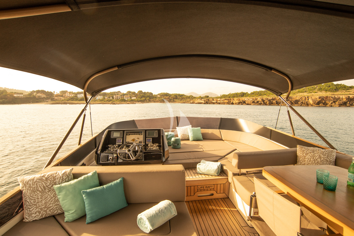 Luxury Crewed Motor Yacht AMMONITE photo 8