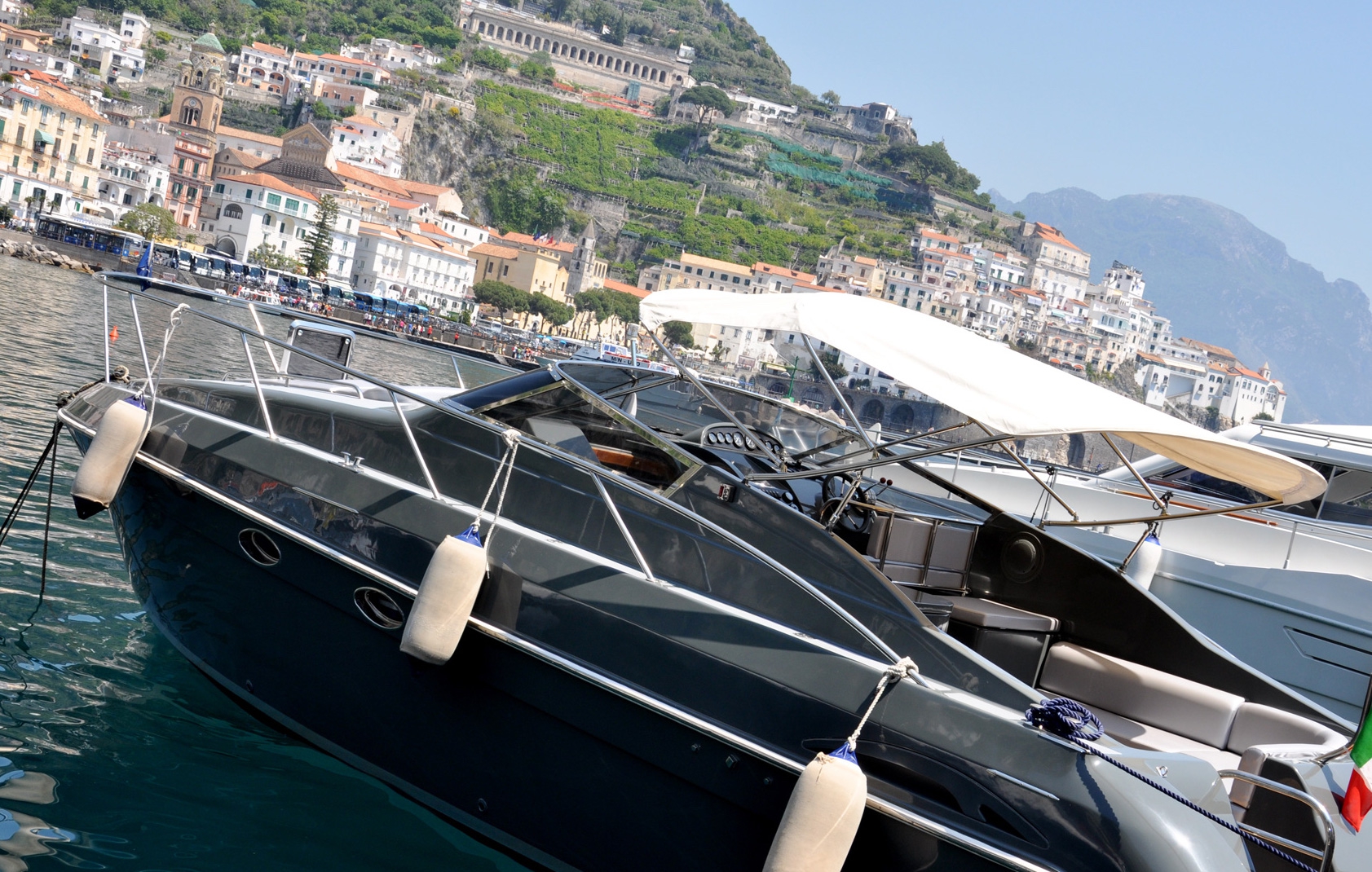 Crewed Motor Yacht AMORE photo 3