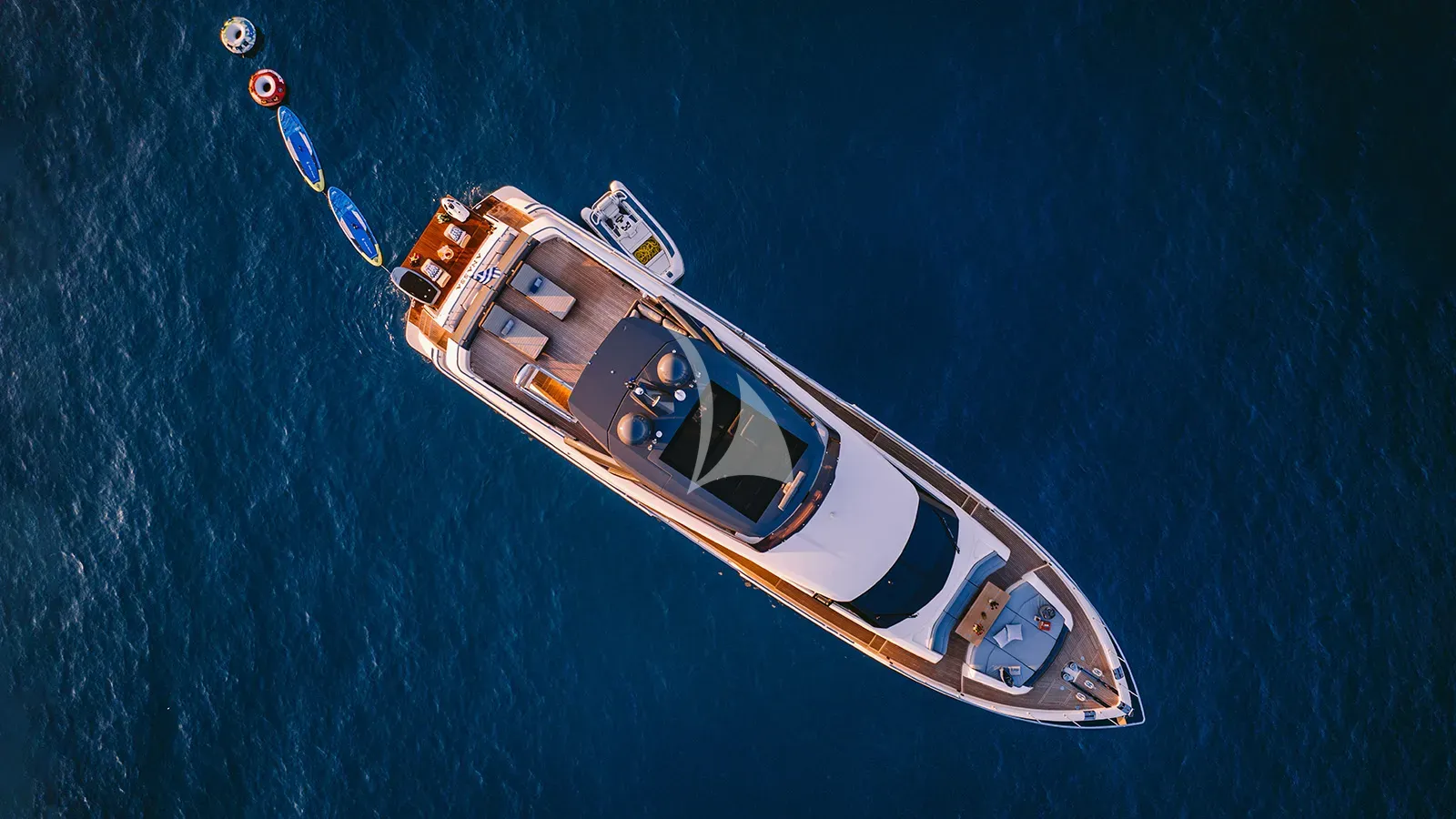 Luxury Crewed Motor Yacht ANASSA A photo 4