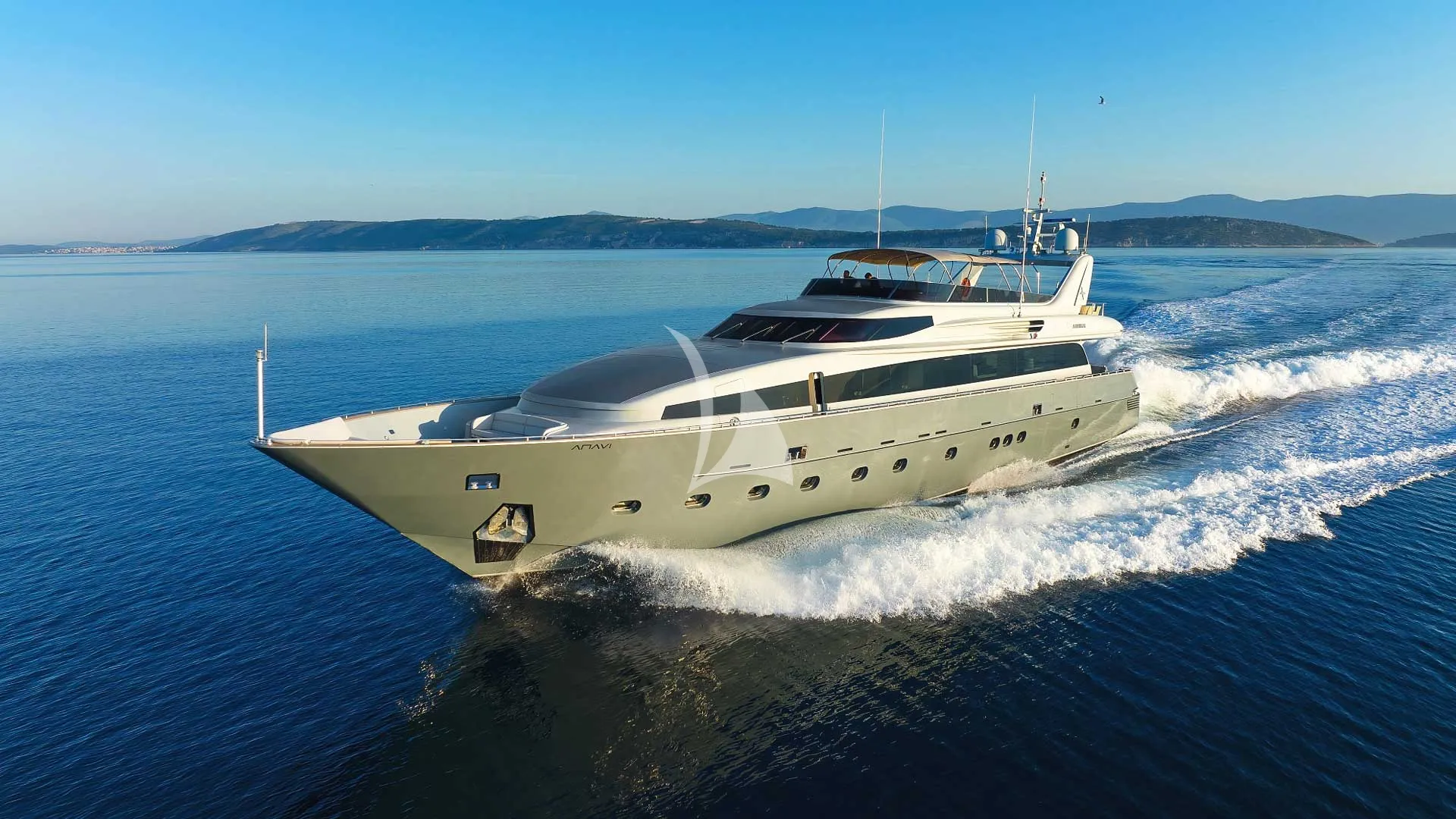 Luxury Crewed Motor Yacht ANAVI photo 3
