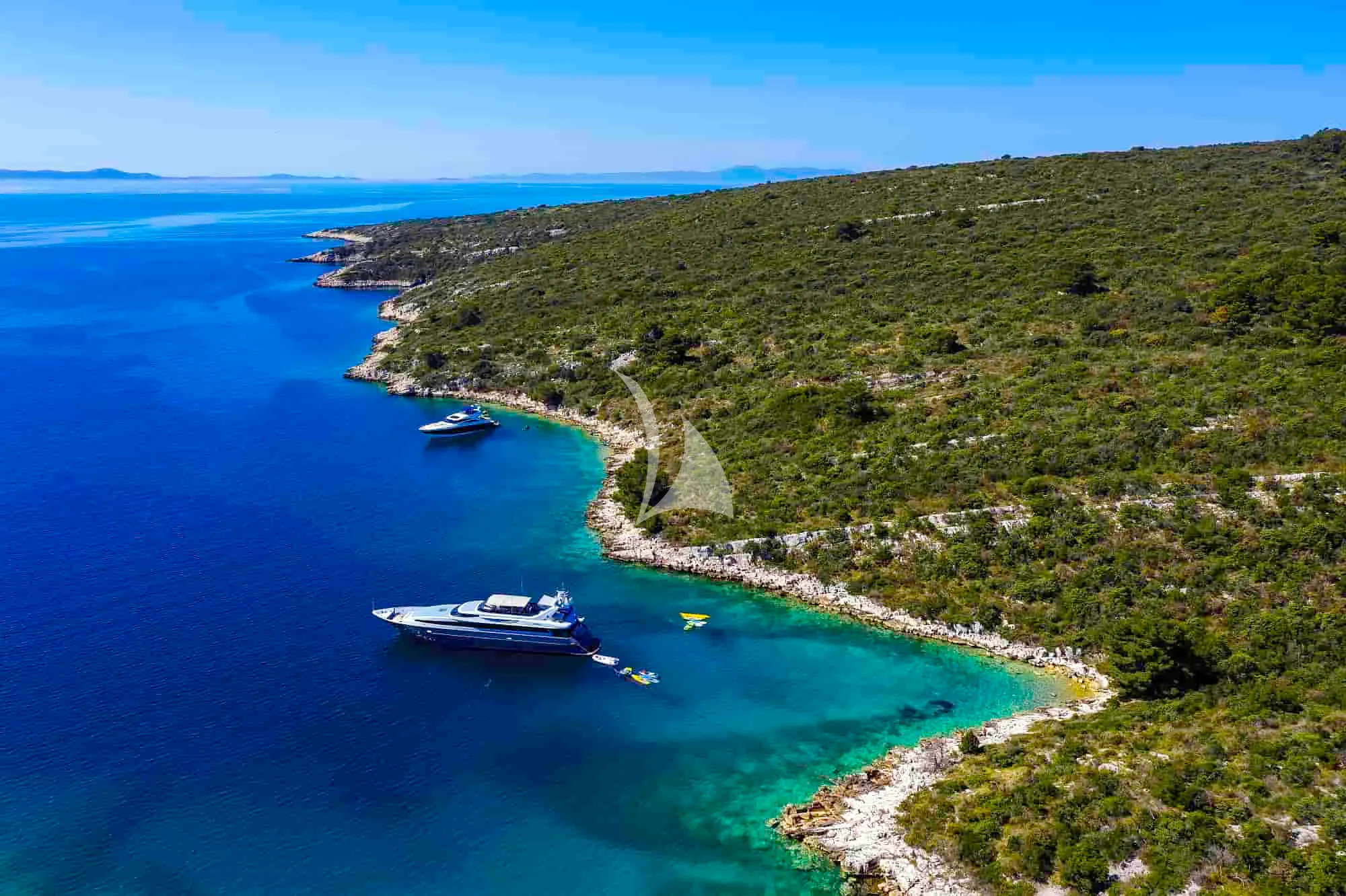 Luxury Crewed Motor Yacht ANAVI photo 6