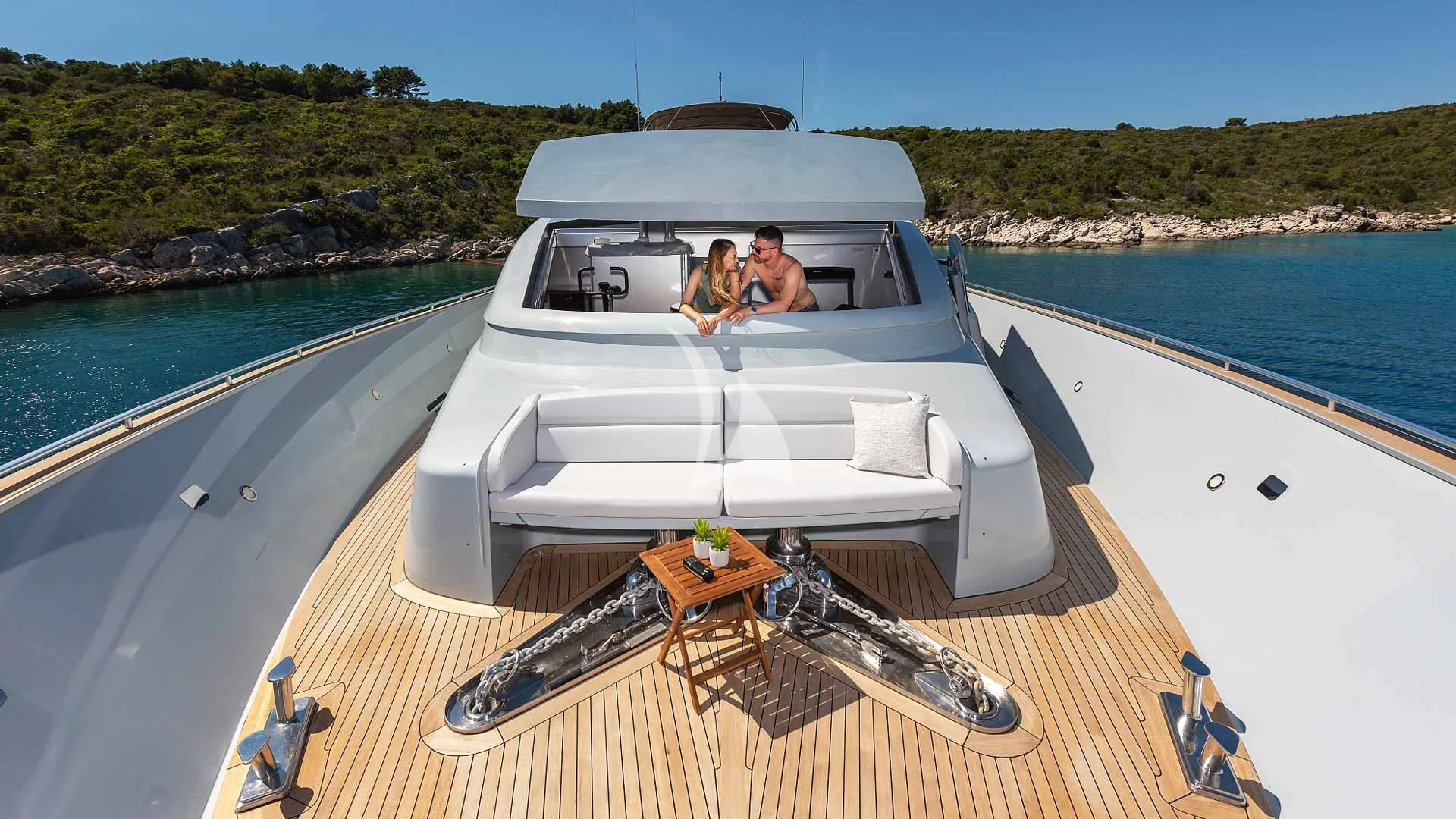 Luxury Crewed Motor Yacht ANAVI photo 7