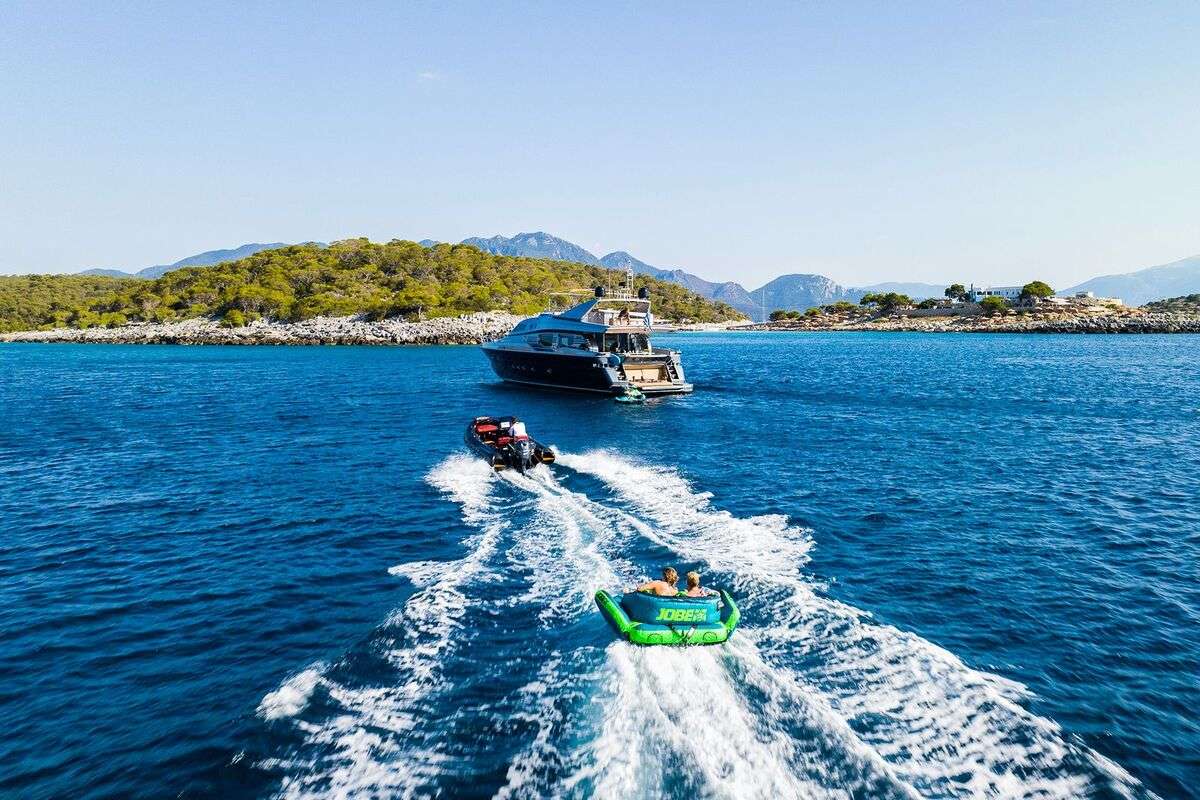 Crewed Motor Yacht ANDROMEDA photo 3