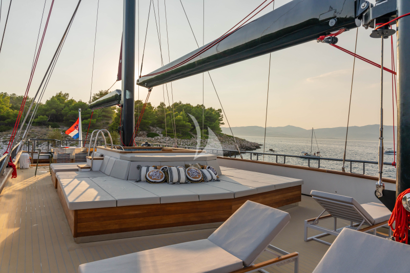 Crewed Motor Sailer ANETTA photo 4