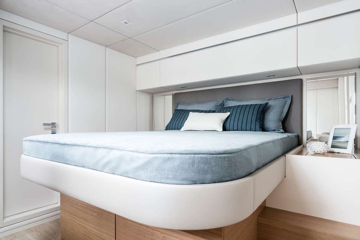 Crewed Catamaran ANNETTE2 photo 6