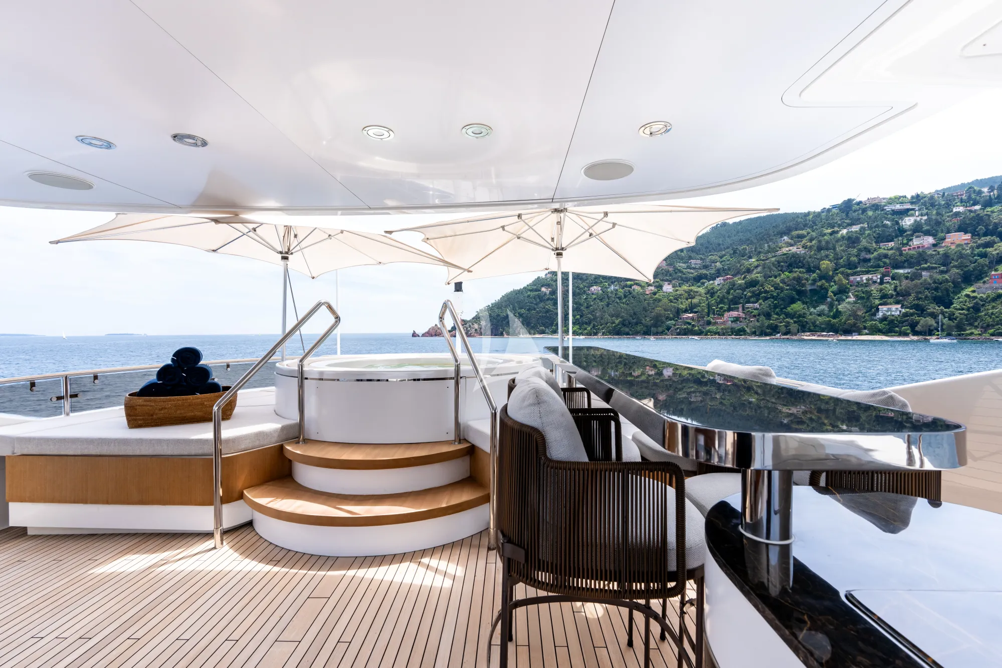 Luxury Crewed Motor Yacht ANYA photo 7