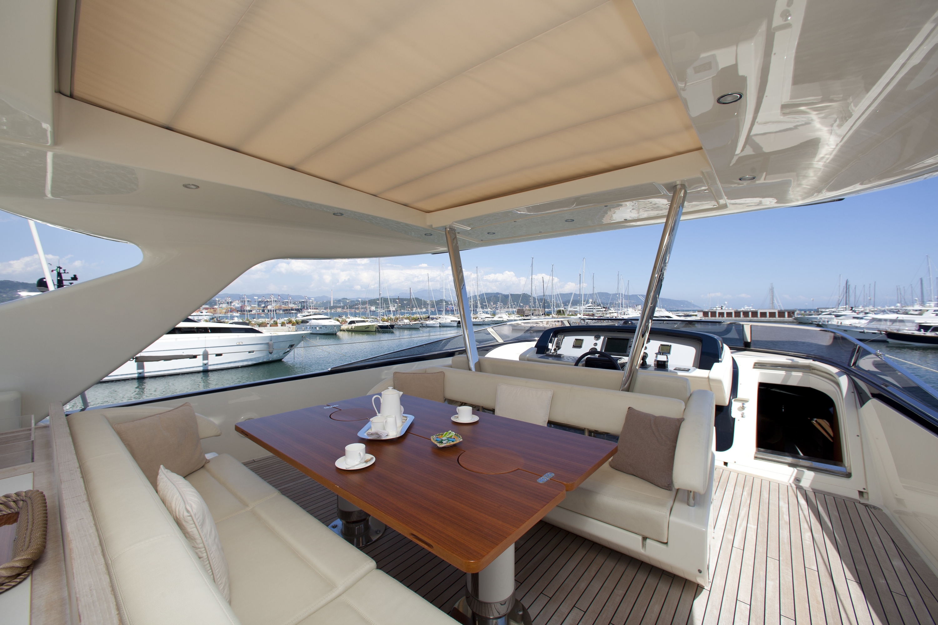 Luxury Crewed Motor Yacht ANYTHING GOES IV photo 3