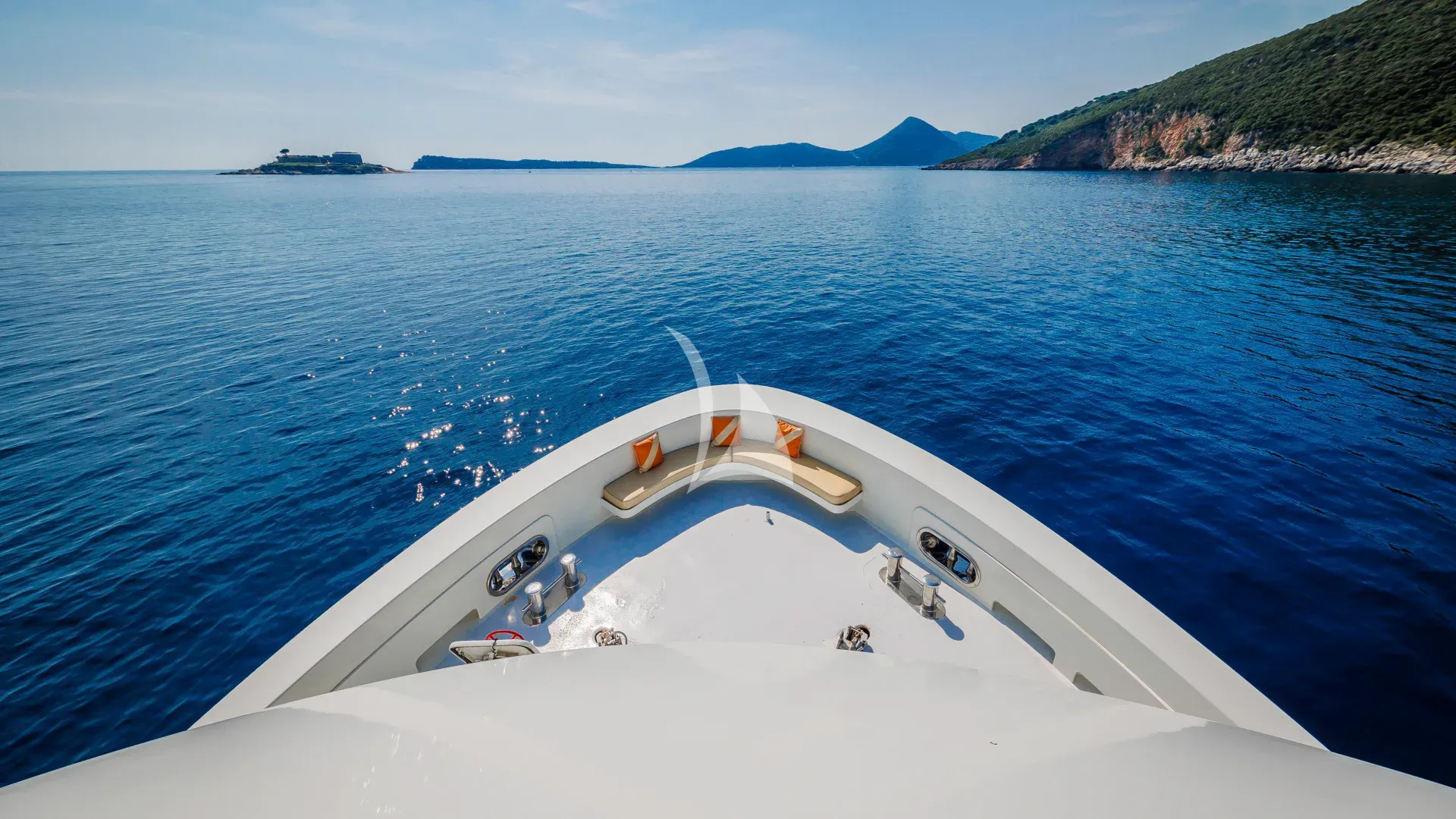 Luxury Crewed Motor Yacht APNA photo 7