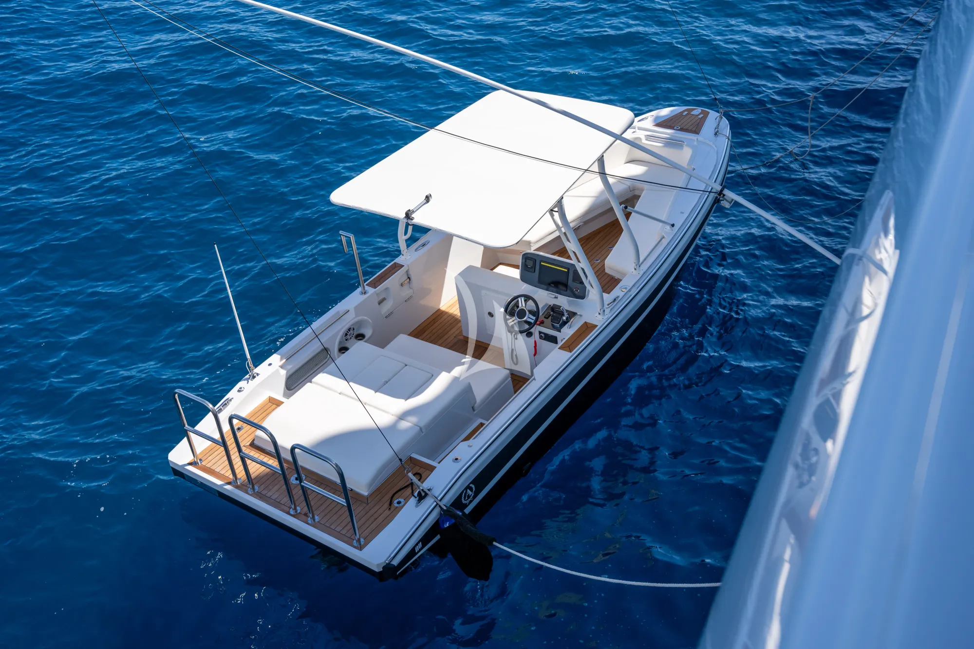 Luxury Crewed Motor Yacht APOGEE photo 7