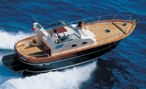 Crewed Motor Yacht Apreamare 10