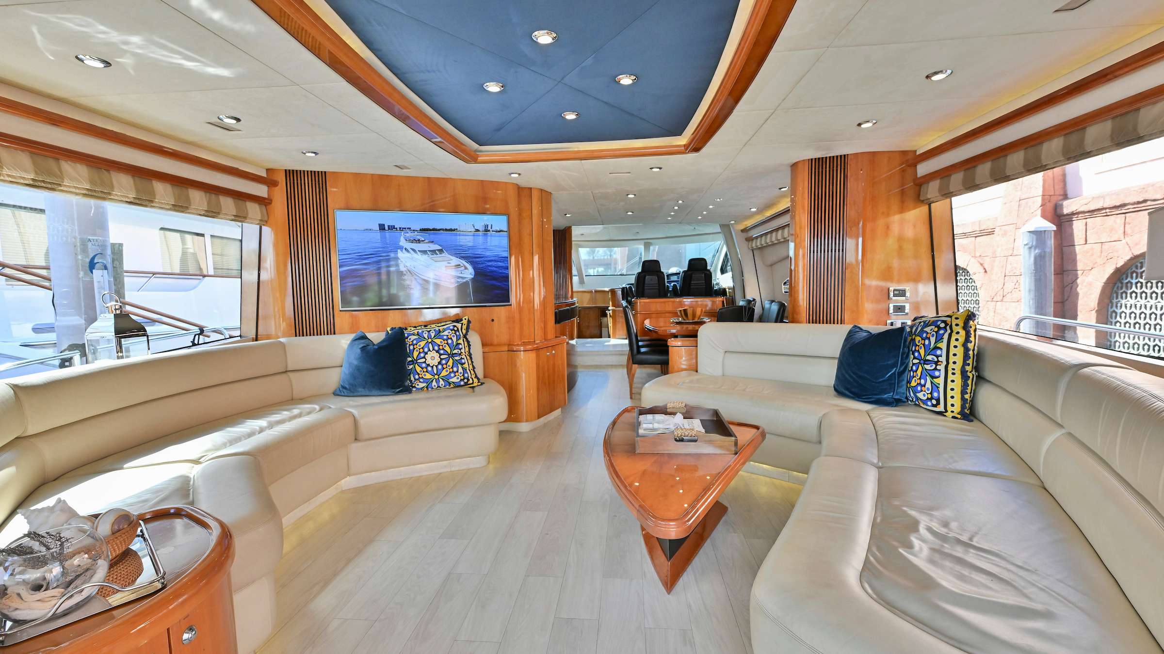 Crewed Motor Yacht AQUA ALBERTI photo 4