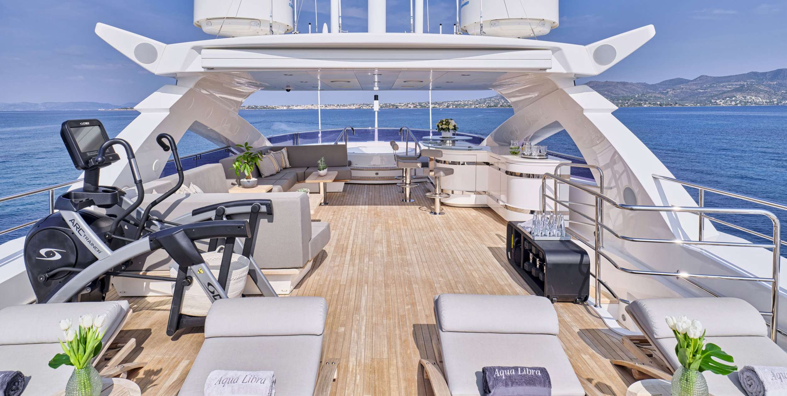 Luxury Crewed Motor Yacht AQUA LIBRA photo 4