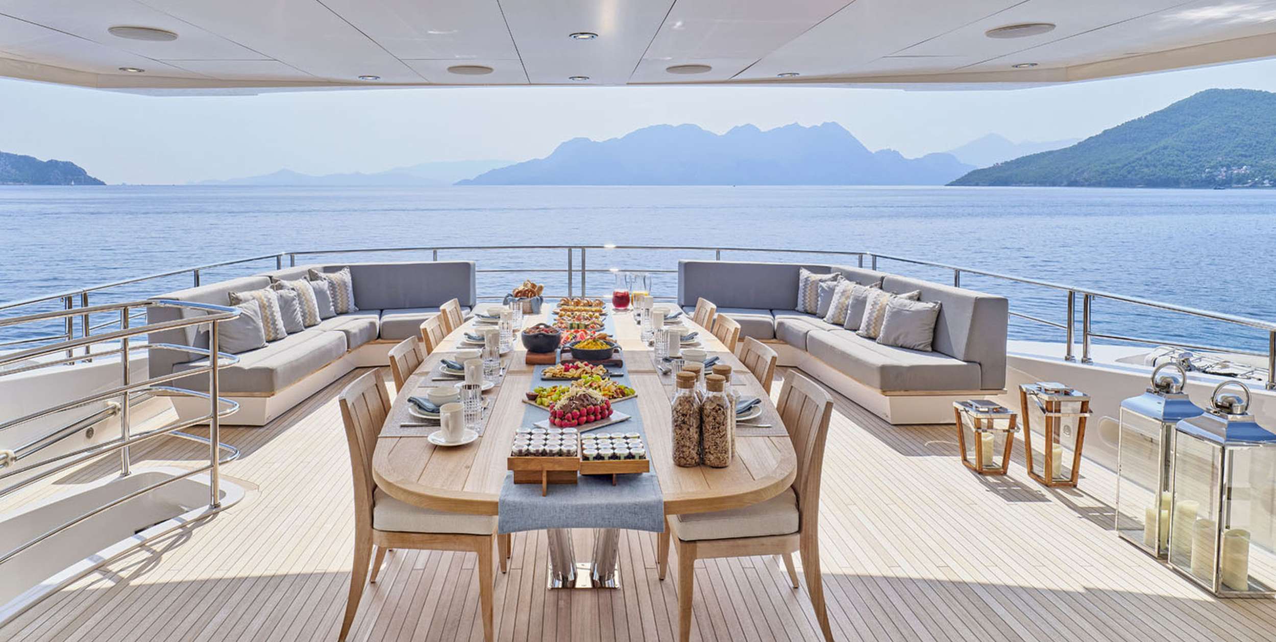 Luxury Crewed Motor Yacht AQUA LIBRA photo 8