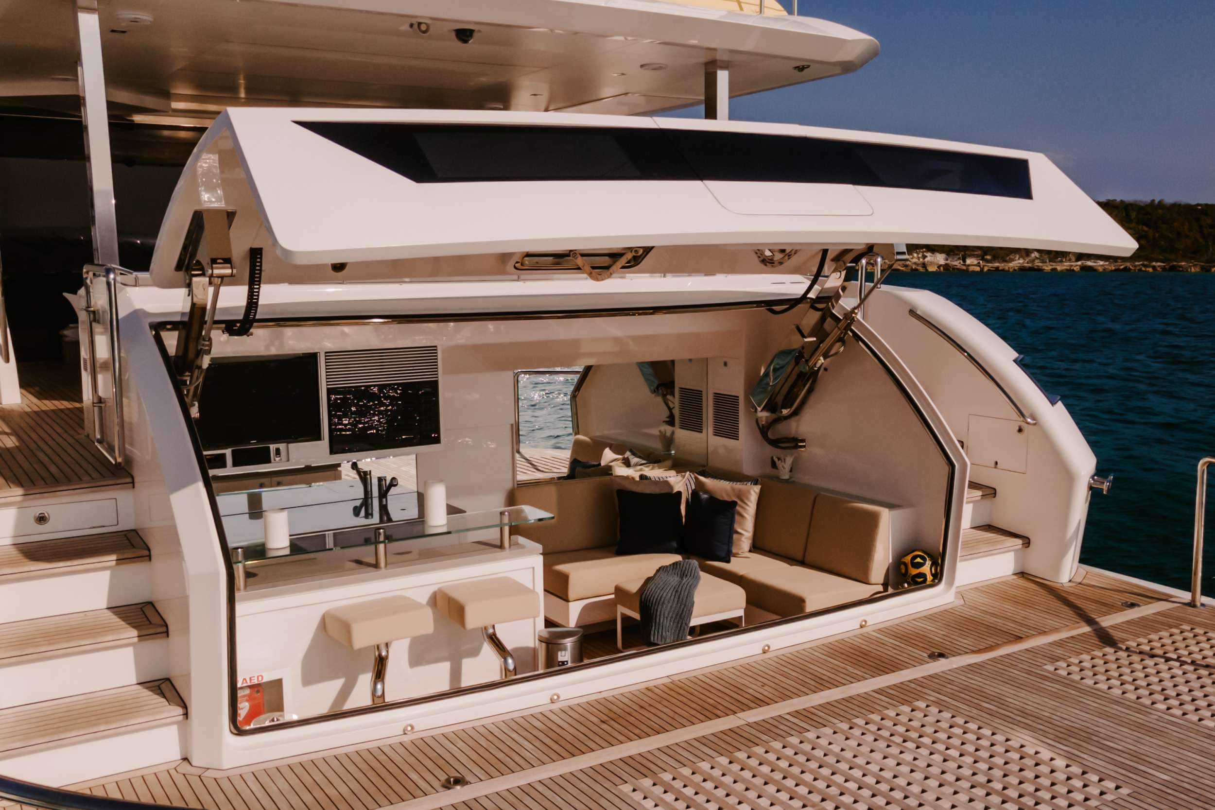 Luxury Crewed Motor Yacht AQUA LIFE photo 4