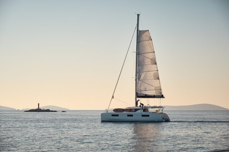 Crewed Catamaran AQUARIUS photo 4