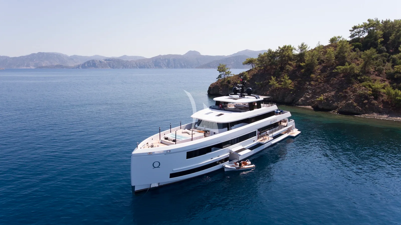 Luxury Crewed Motor Yacht AQUARIUS photo 6