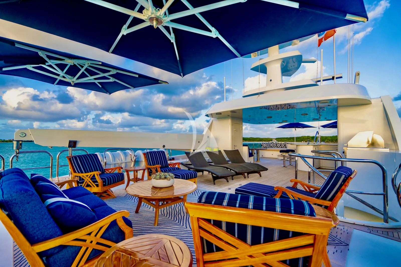 Luxury Crewed Motor Yacht AQUASITION photo 7