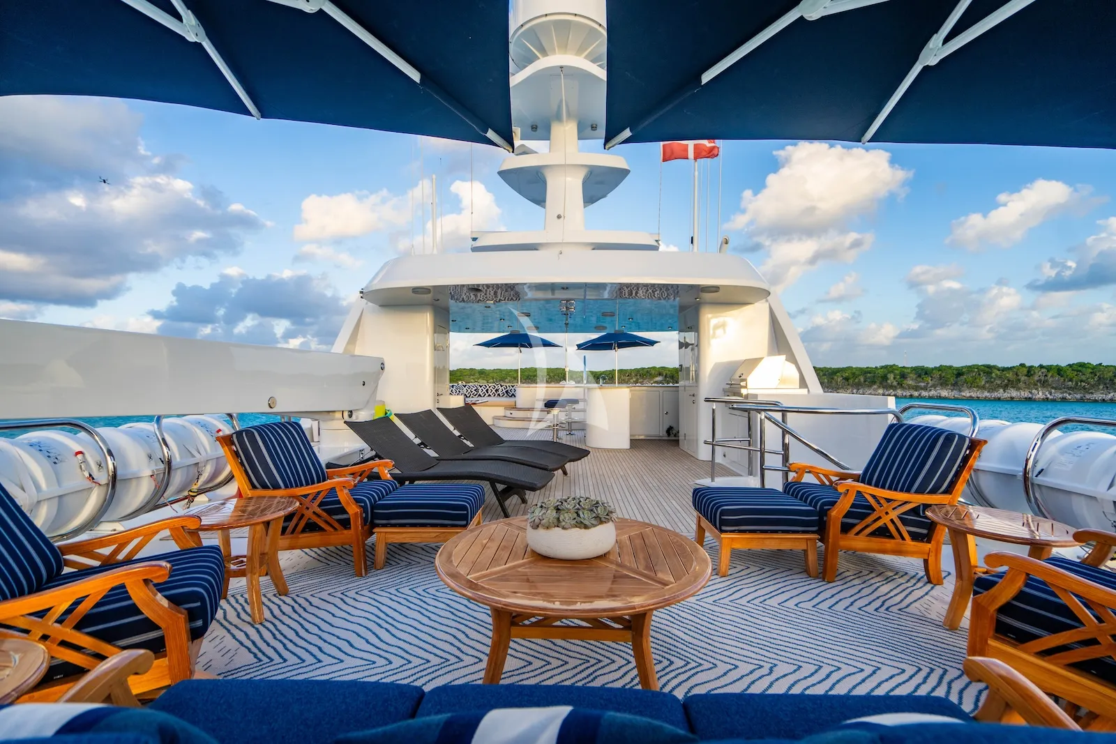 Luxury Crewed Motor Yacht AQUASITION photo 8