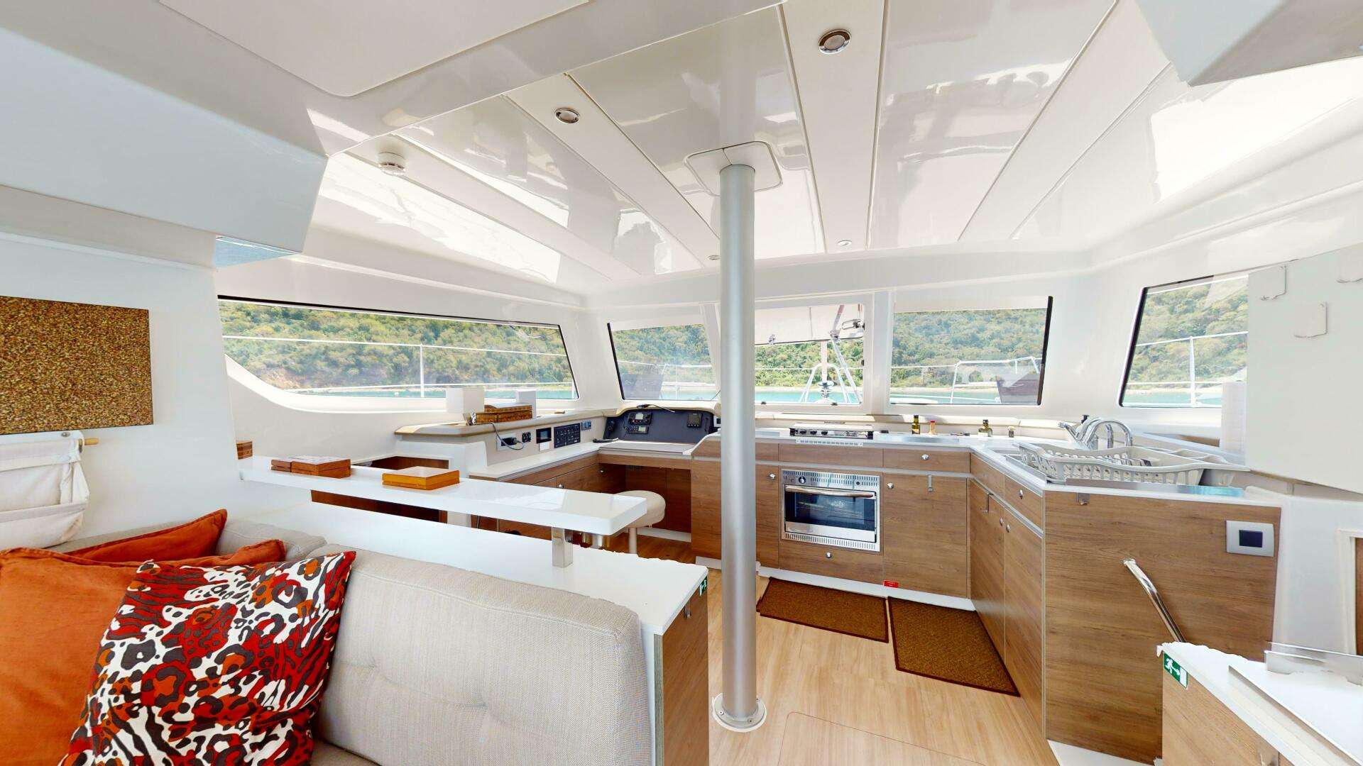 Luxury Crewed Motor Yacht AQUATIC ODYSSEY photo 5