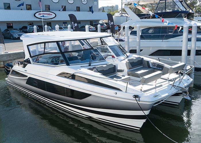 Crewed Motor Yacht Aquila 36 photo 3