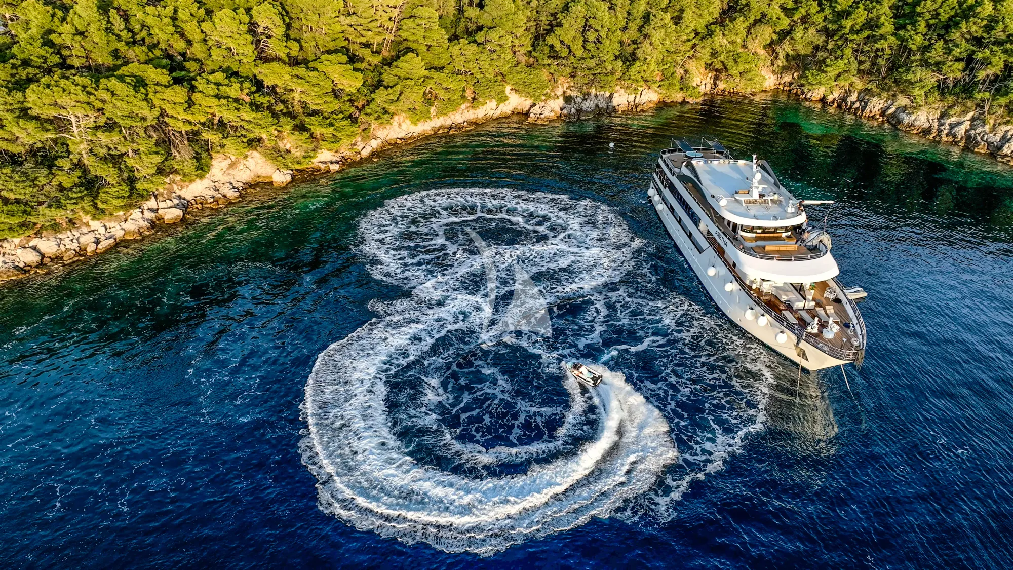 Luxury Crewed Motor Yacht ARETHA photo 3