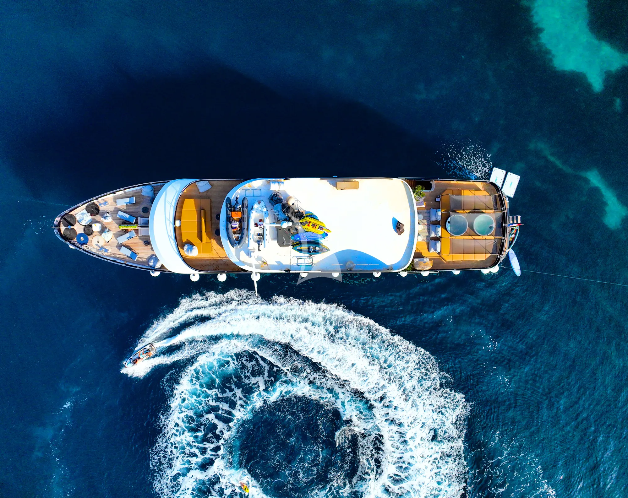 Luxury Crewed Motor Yacht ARETHA photo 7