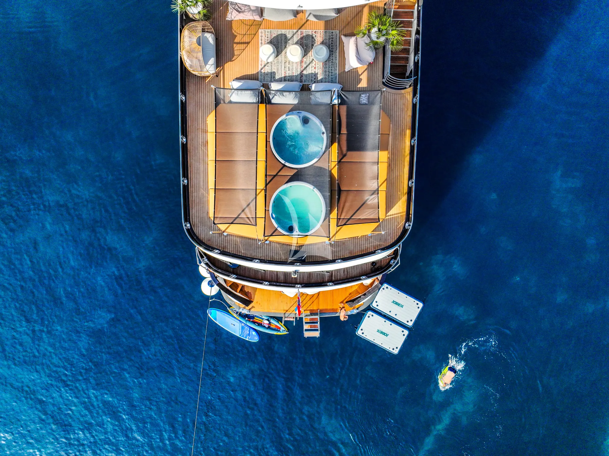 Luxury Crewed Motor Yacht ARETHA photo 8