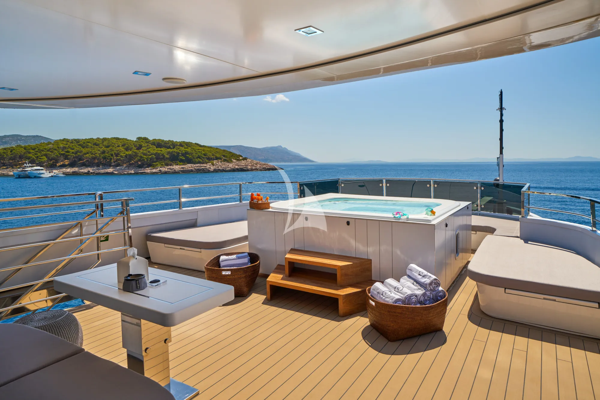 Luxury Crewed Motor Yacht ARGO photo 7