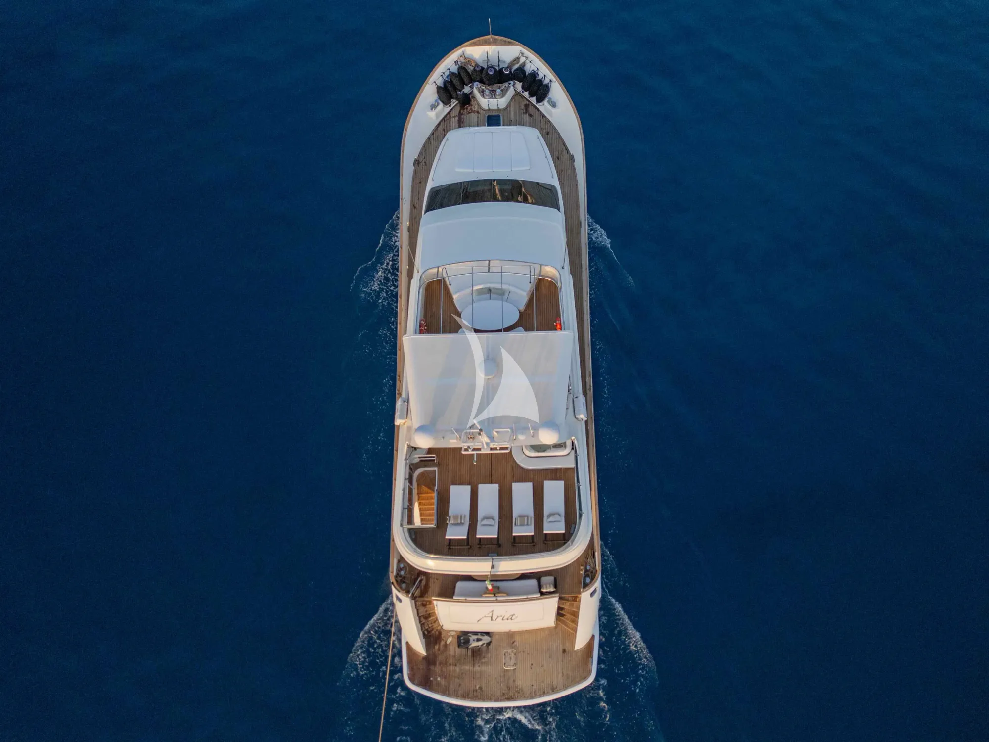 Luxury Crewed Motor Yacht ARIA photo 3