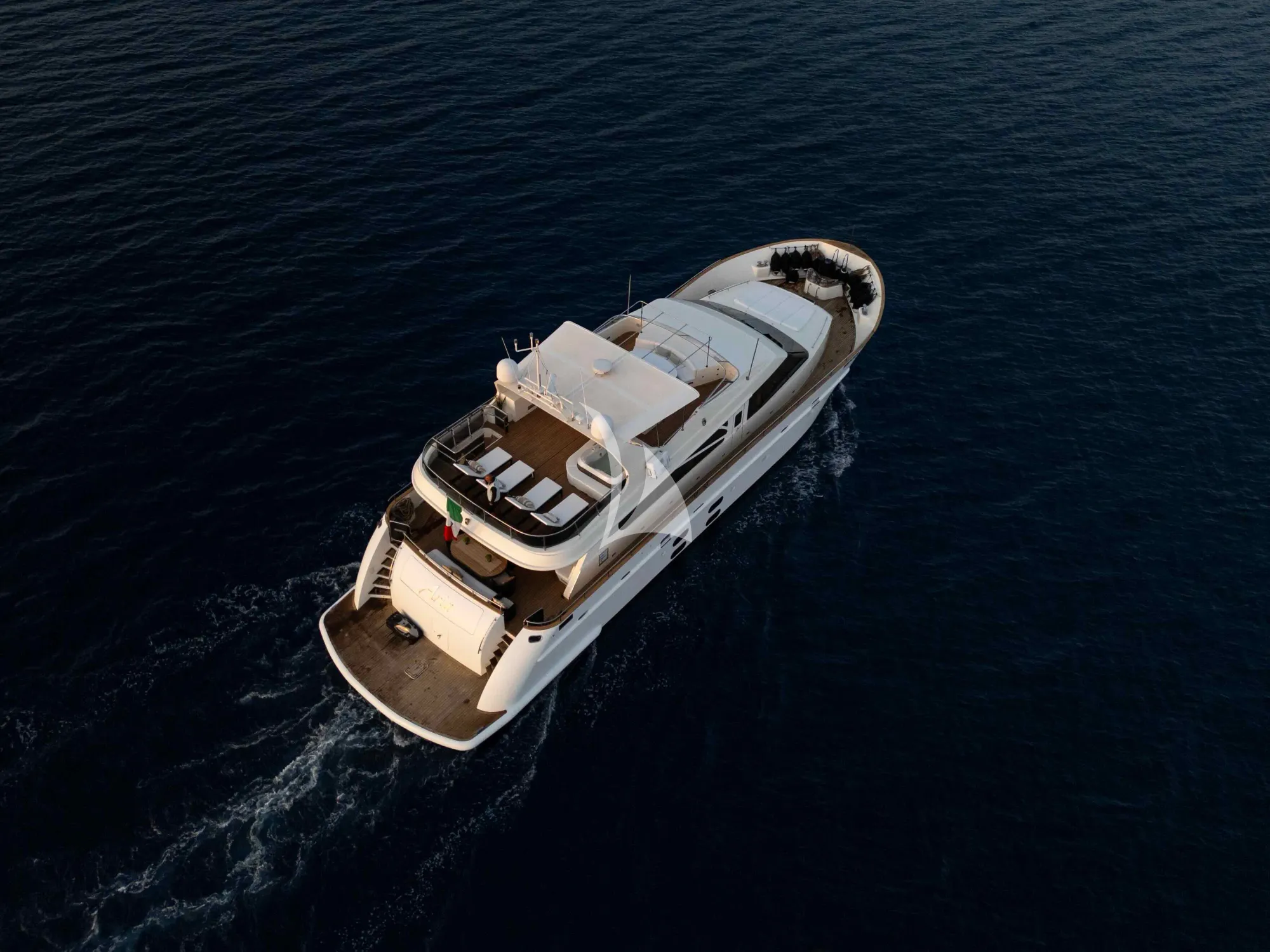 Luxury Crewed Motor Yacht ARIA photo 4