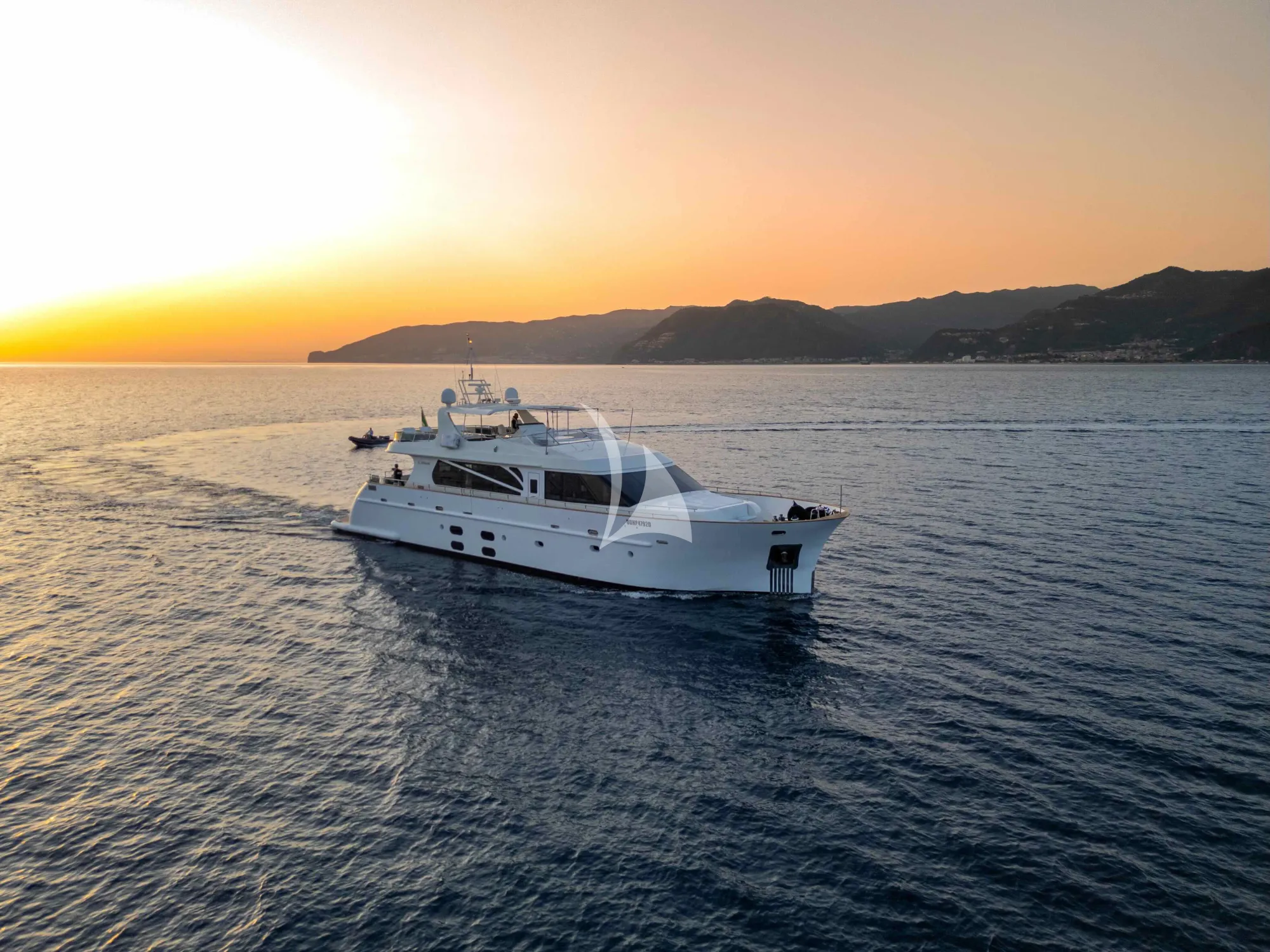 Luxury Crewed Motor Yacht ARIA photo 5