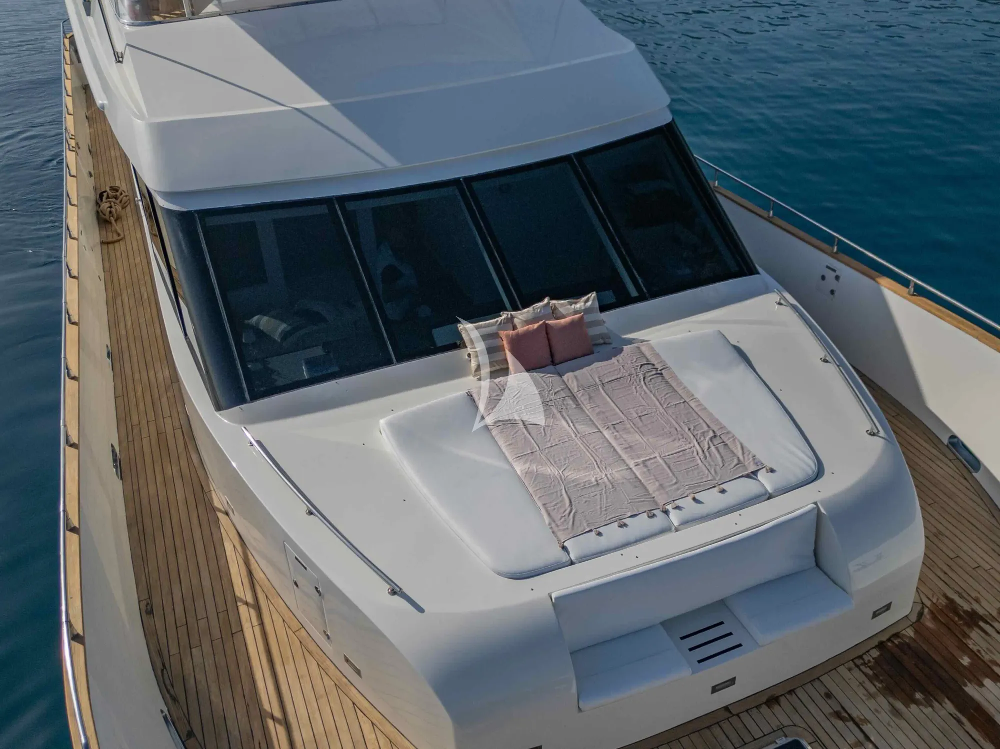 Luxury Crewed Motor Yacht ARIA photo 7