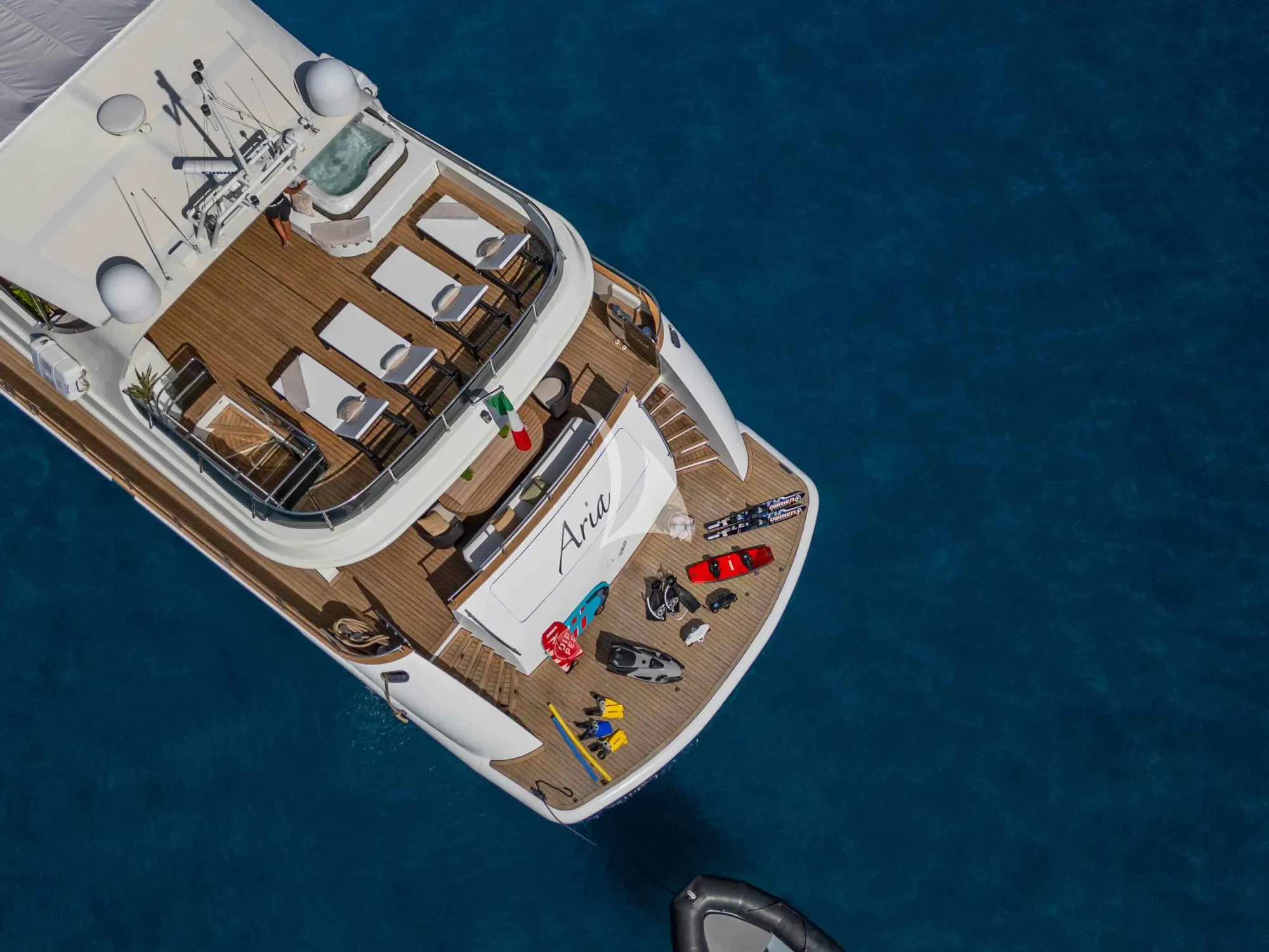 Luxury Crewed Motor Yacht ARIA photo 8