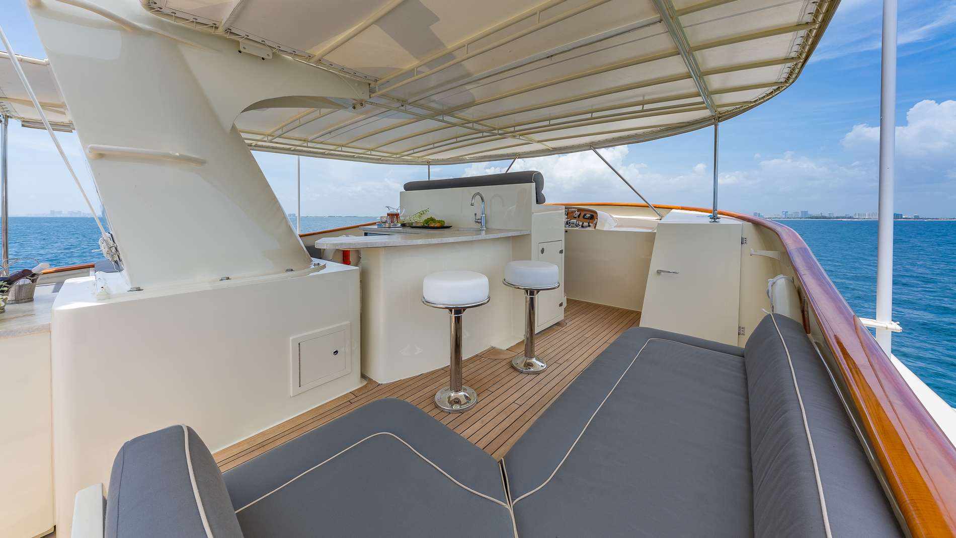 Luxury Crewed Motor Yacht ARIADNE photo 4