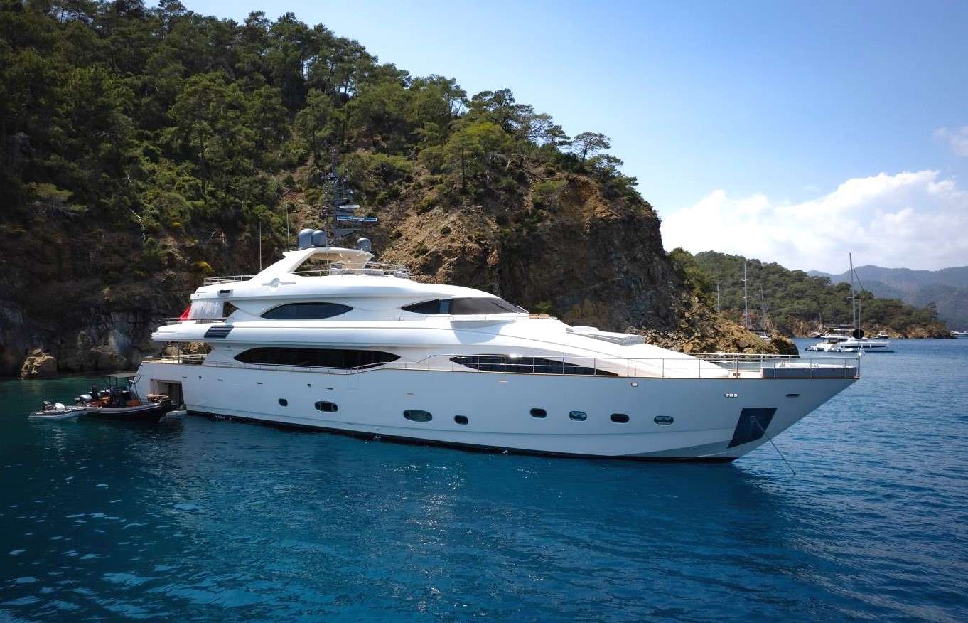 Crewed Motor Yacht ARIELA photo 3