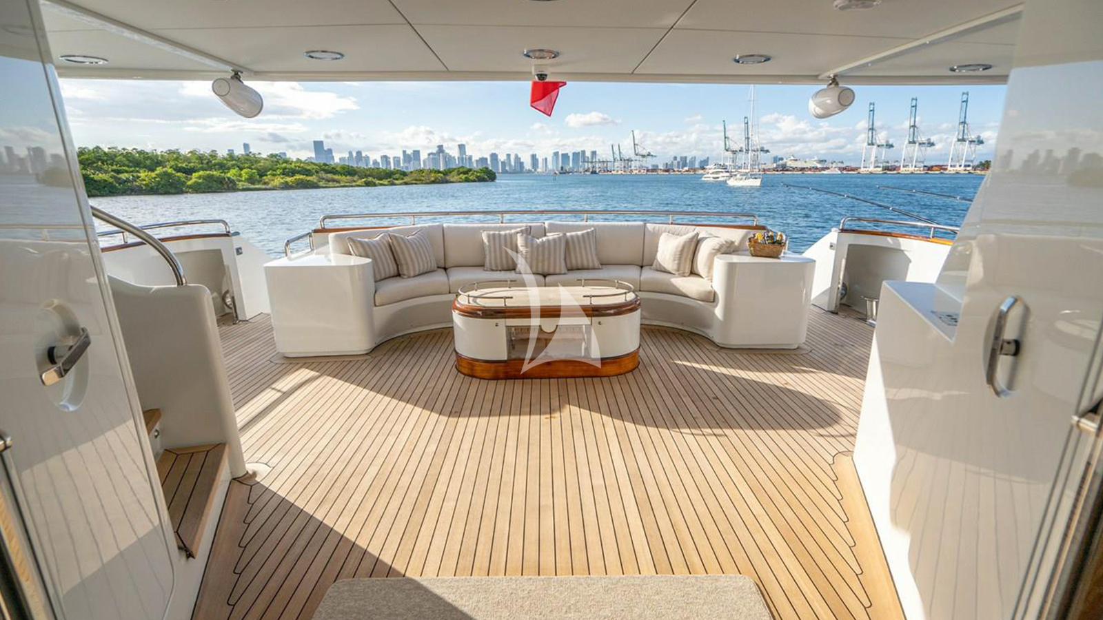 Crewed Motor Yacht ARTEMISEA photo 5