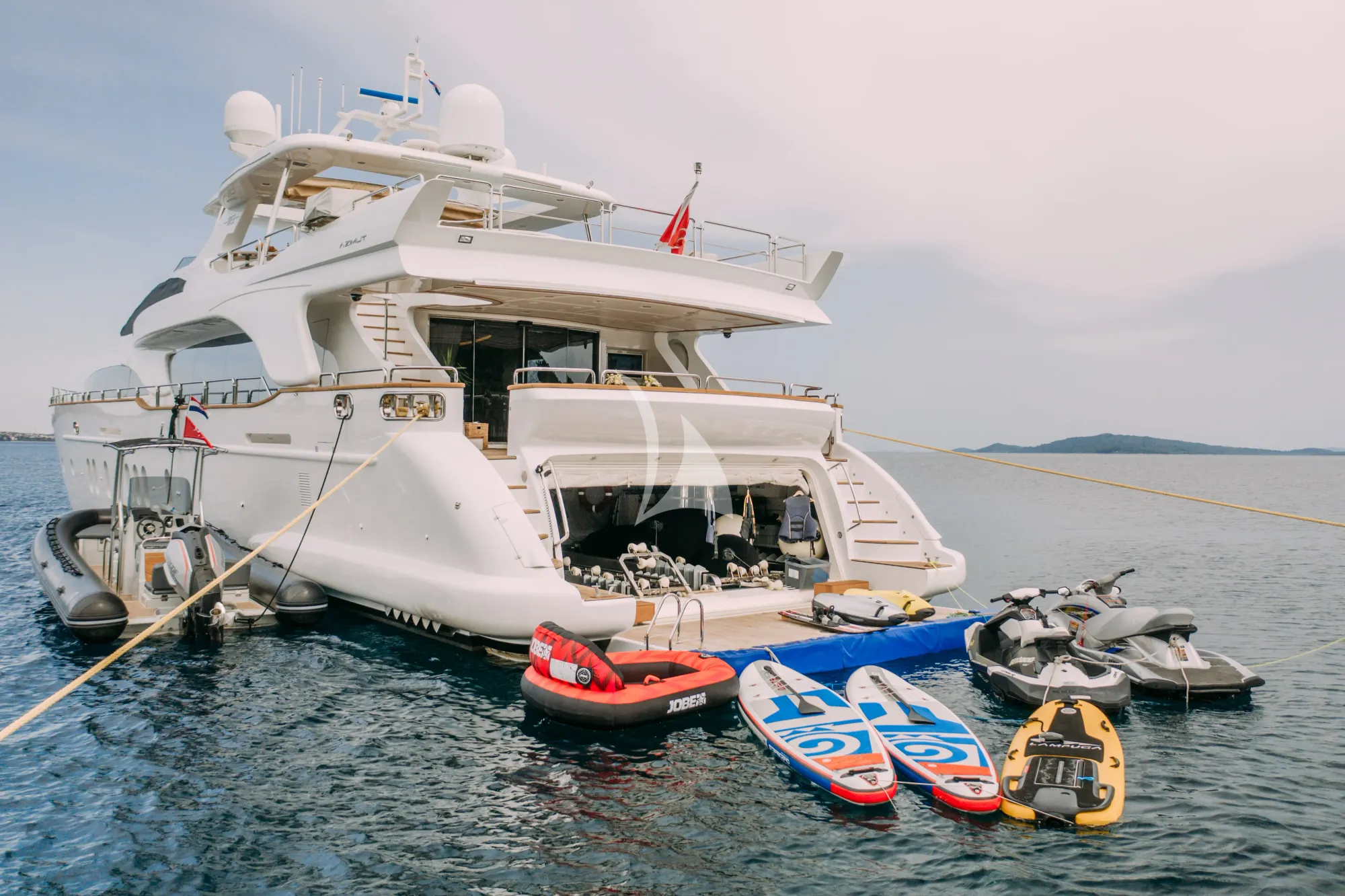 Luxury Crewed Motor Yacht ARTEMY photo 7