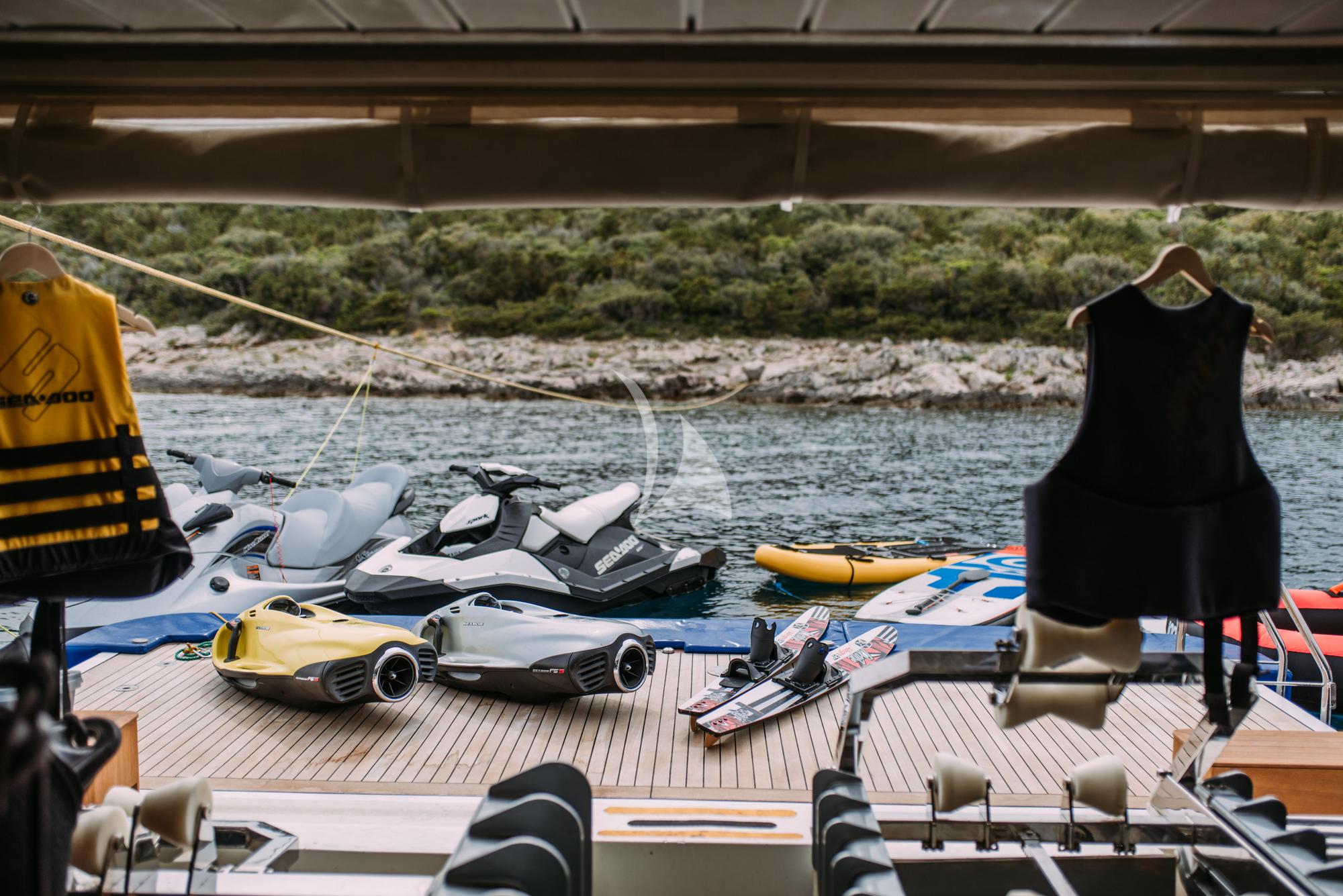 Luxury Crewed Motor Yacht ARTEMY photo 8