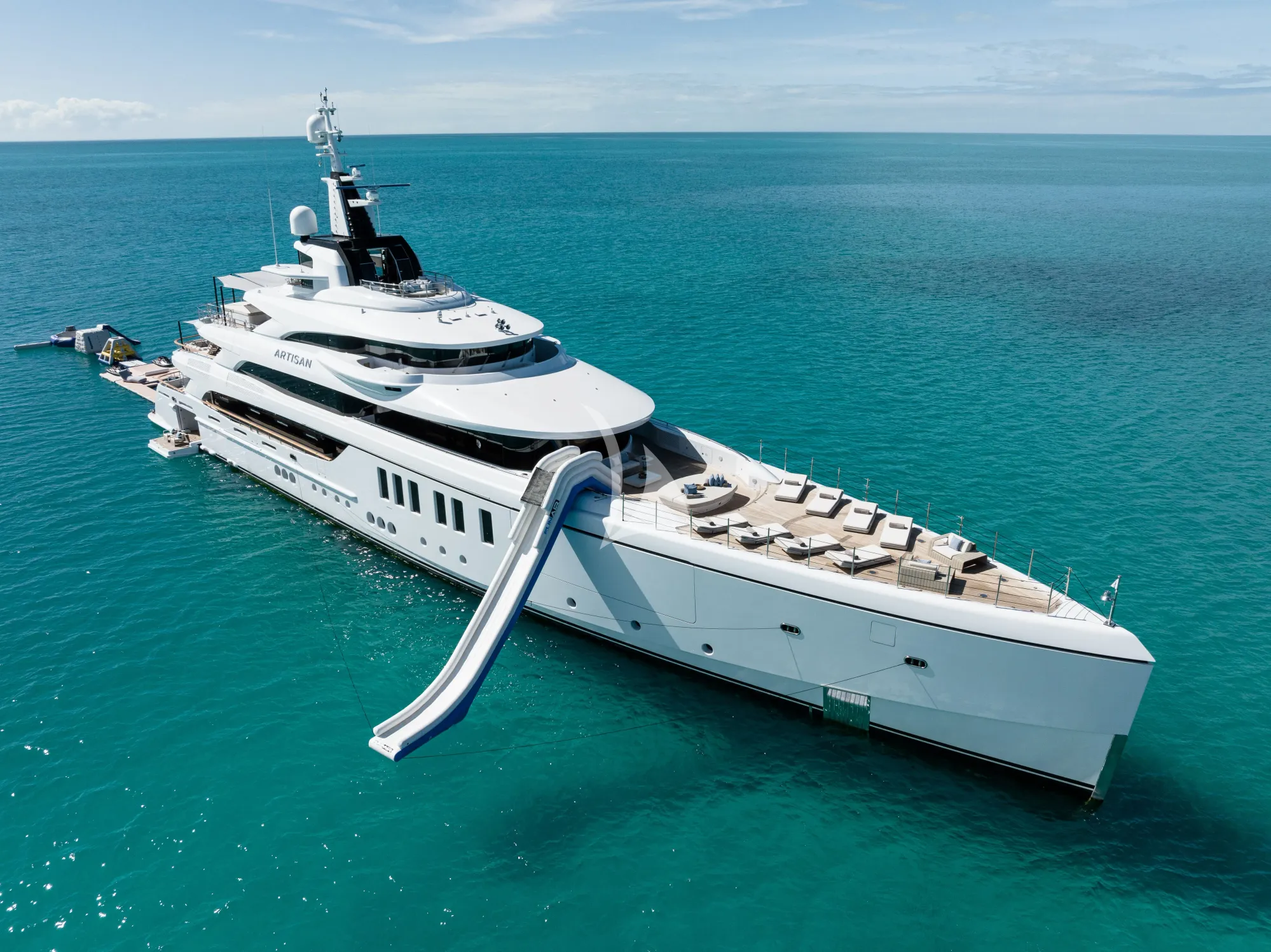 Luxury Crewed Motor Yacht ARTISAN photo 4