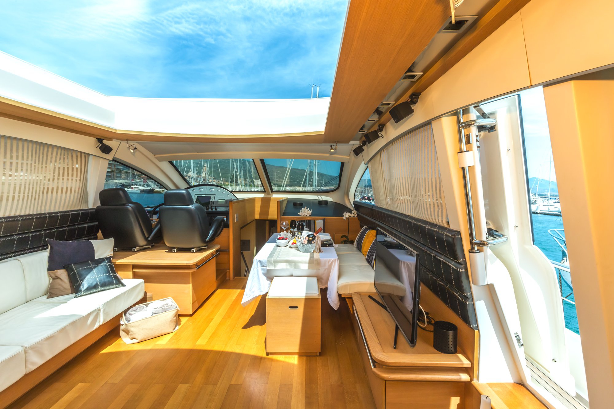 Luxury Crewed Motor Yacht ARWEN photo 8